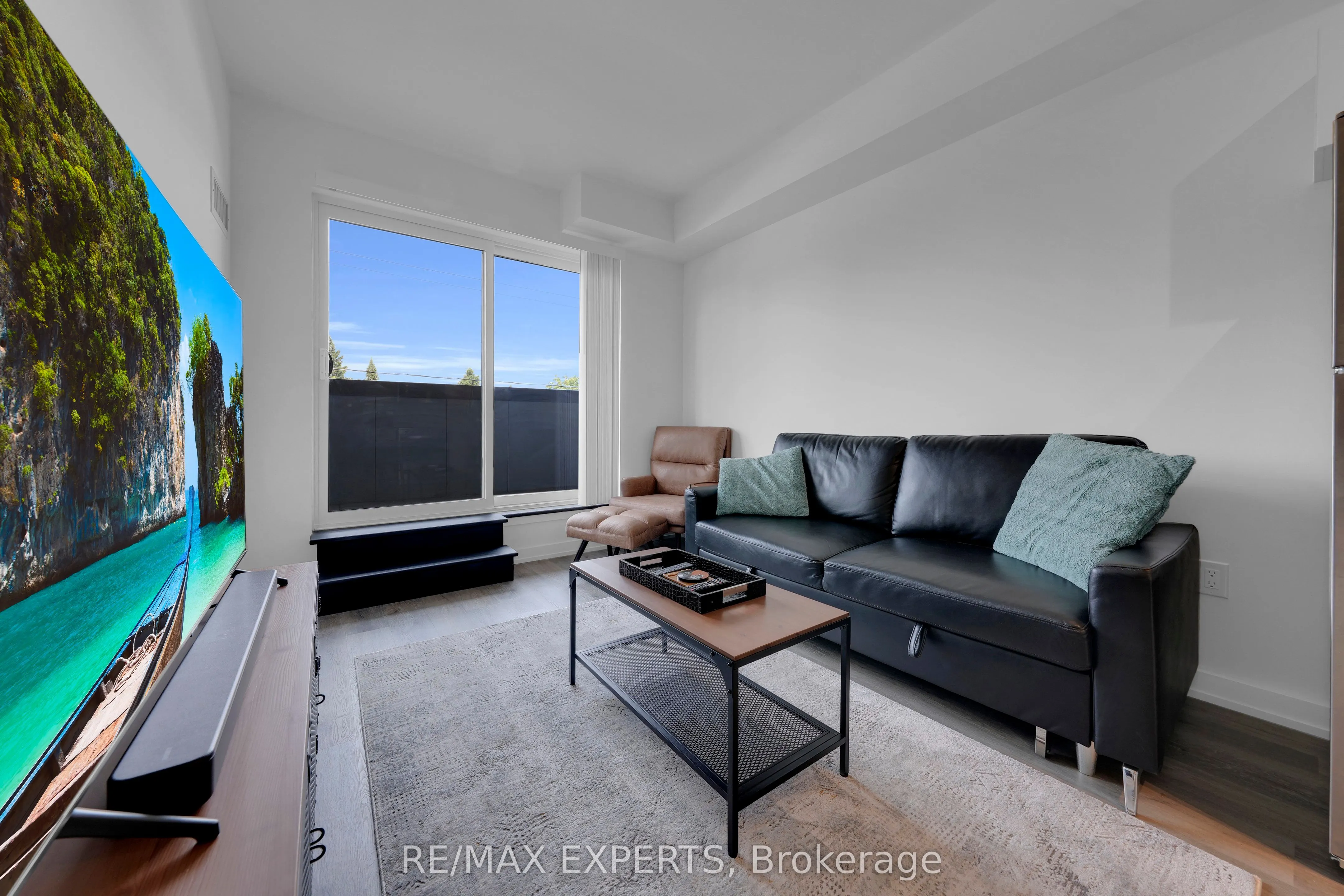 430 Essa Road, #209