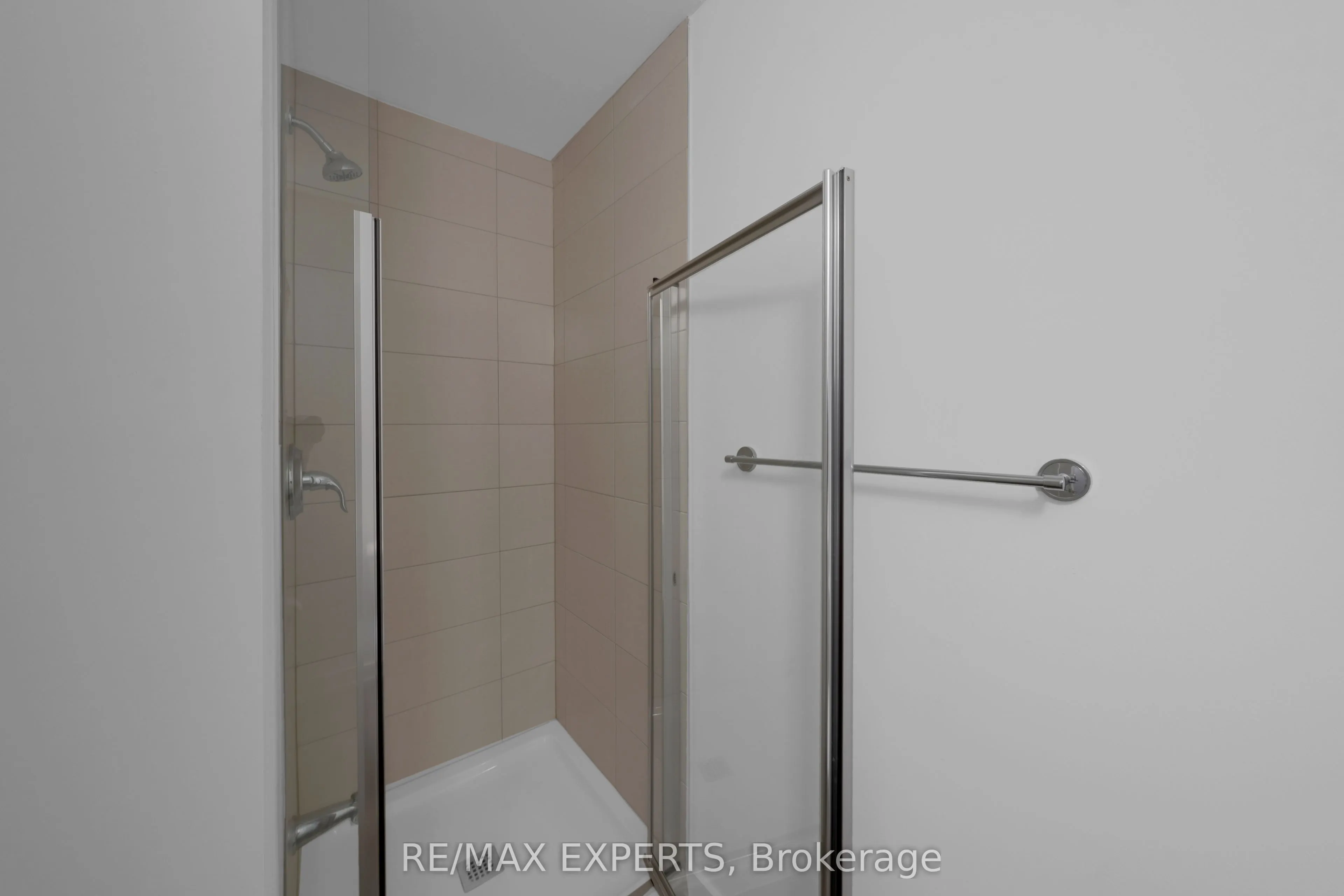 430 Essa Road, #209