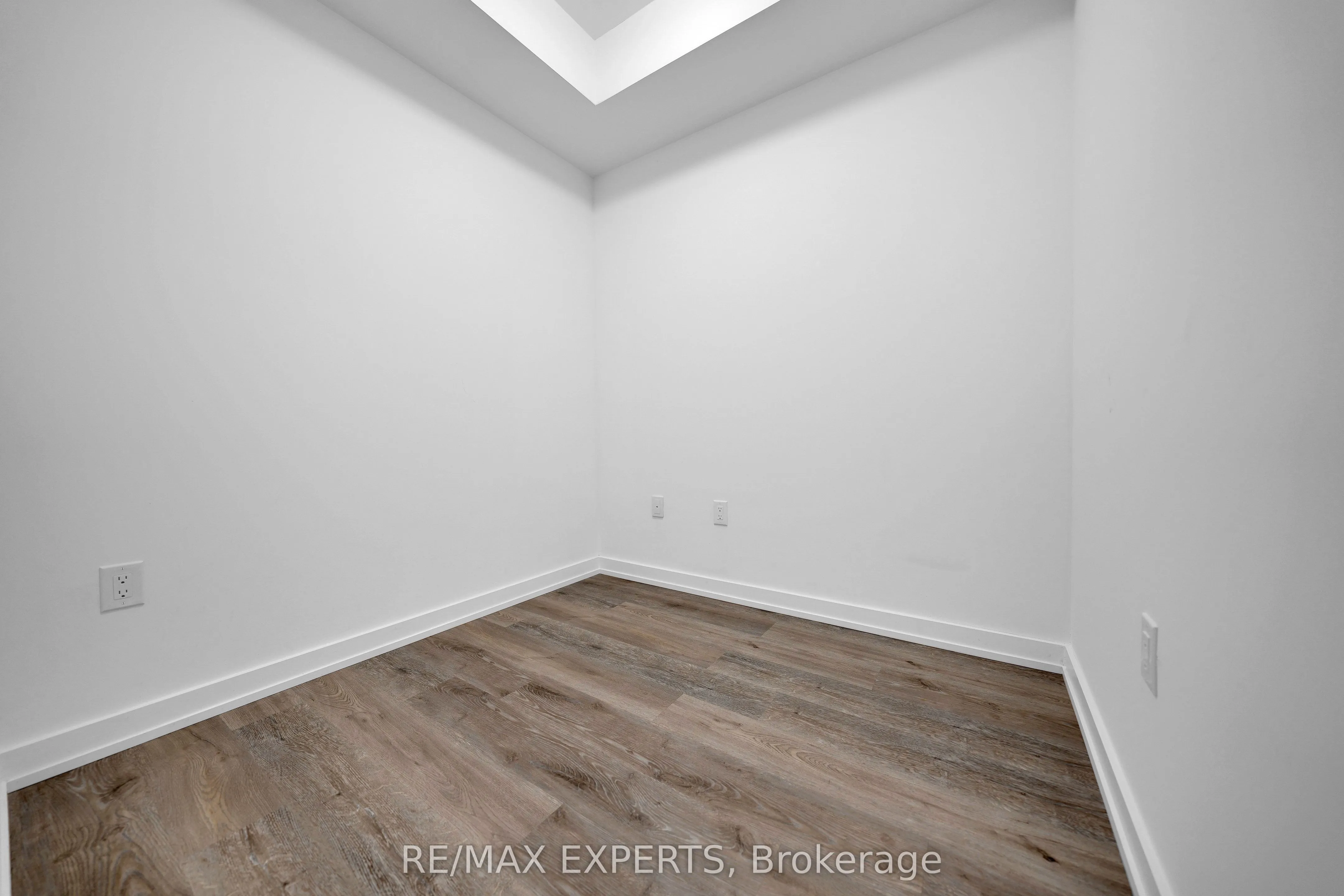 430 Essa Road, #209