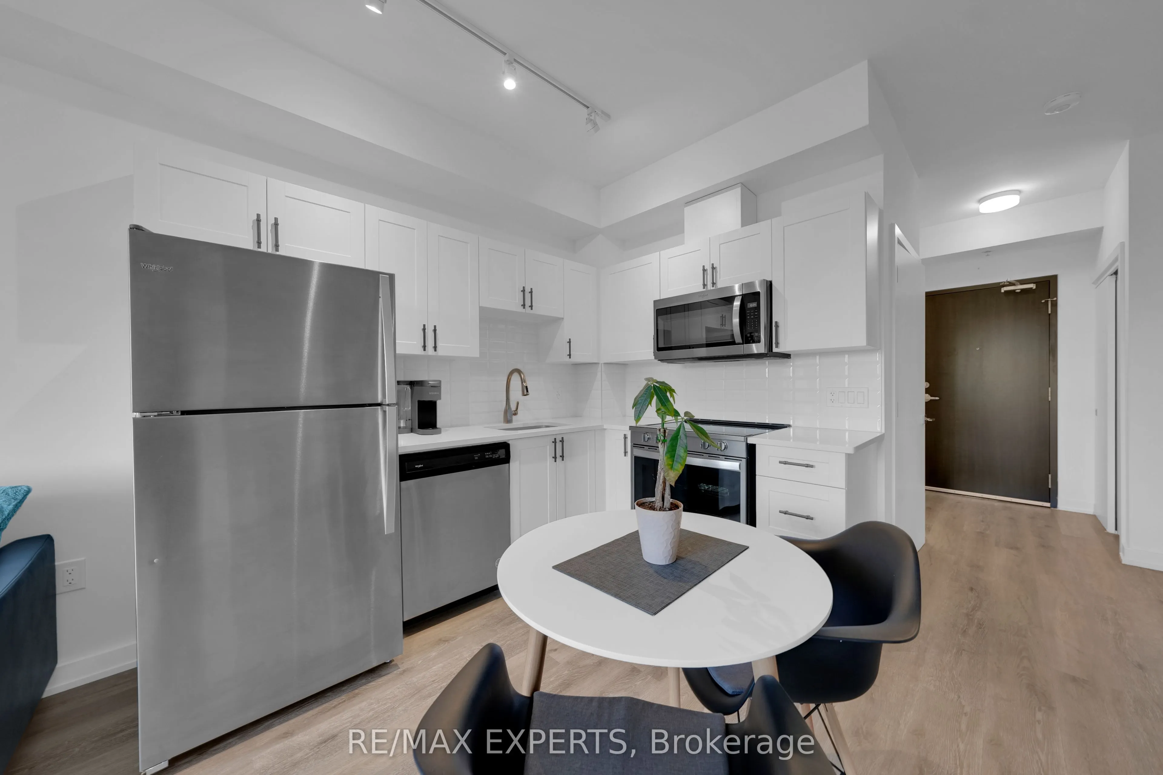 430 Essa Road, #209