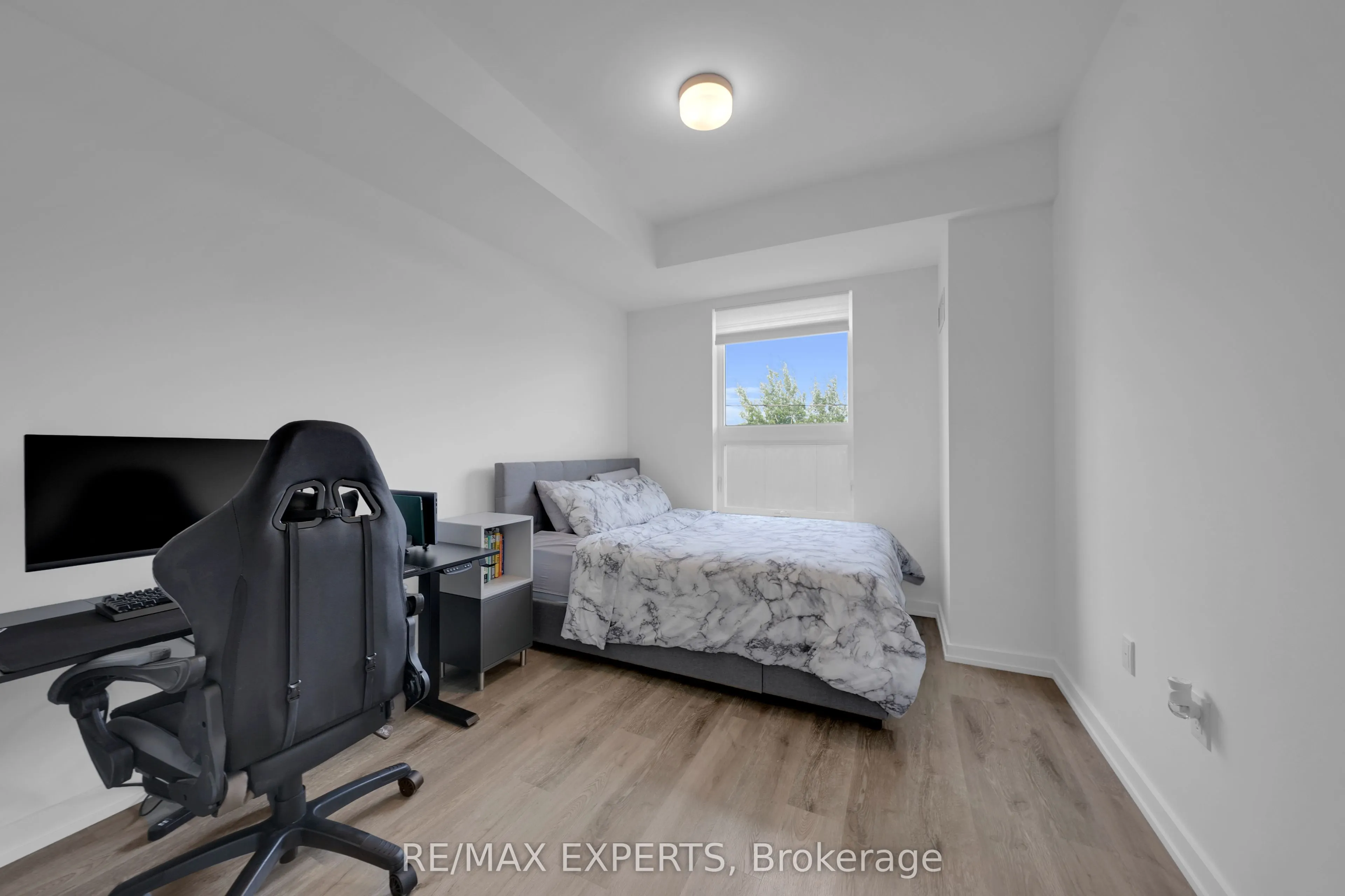 430 Essa Road, #209