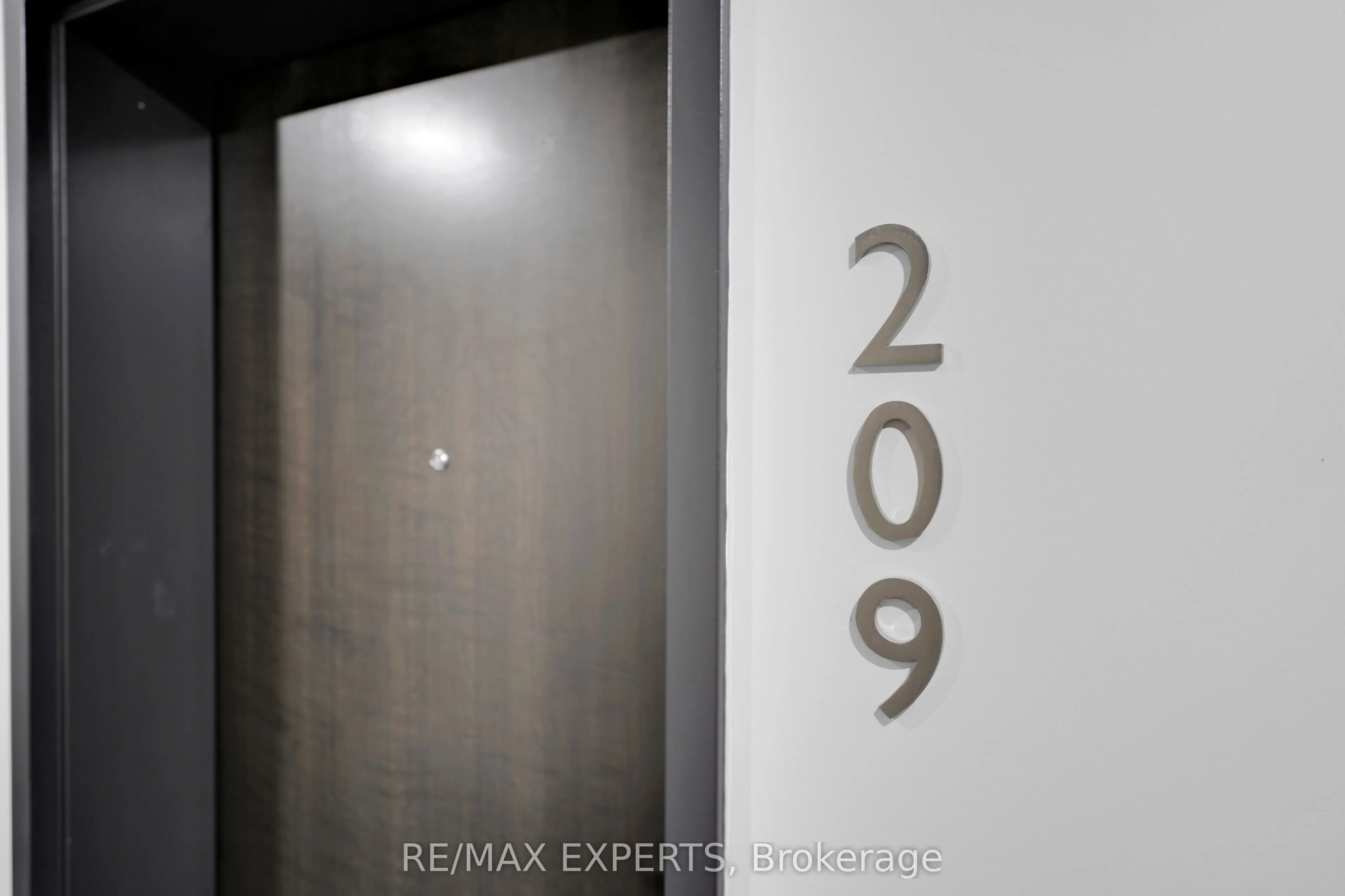 430 Essa Road, #209