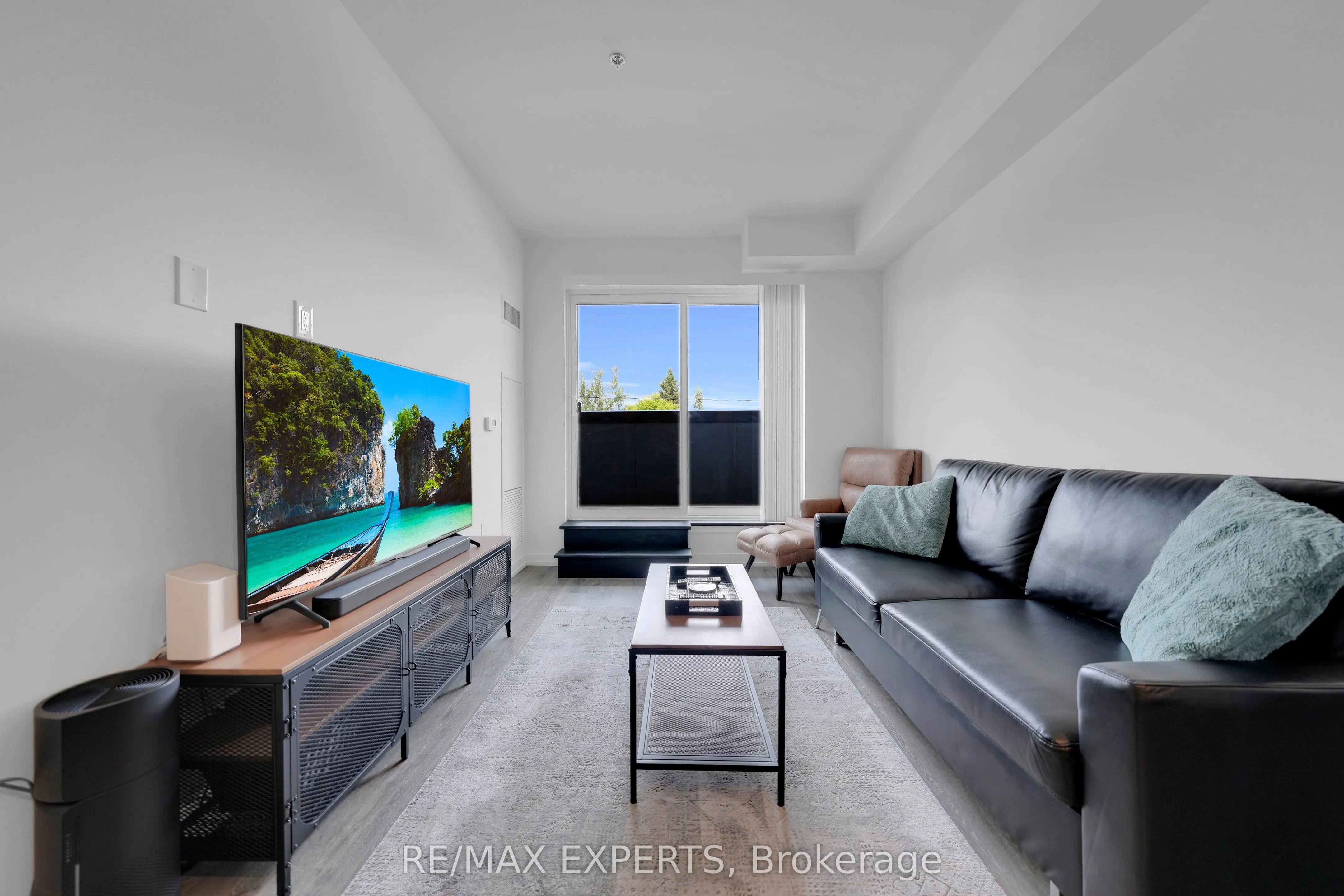 430 Essa Road, #209