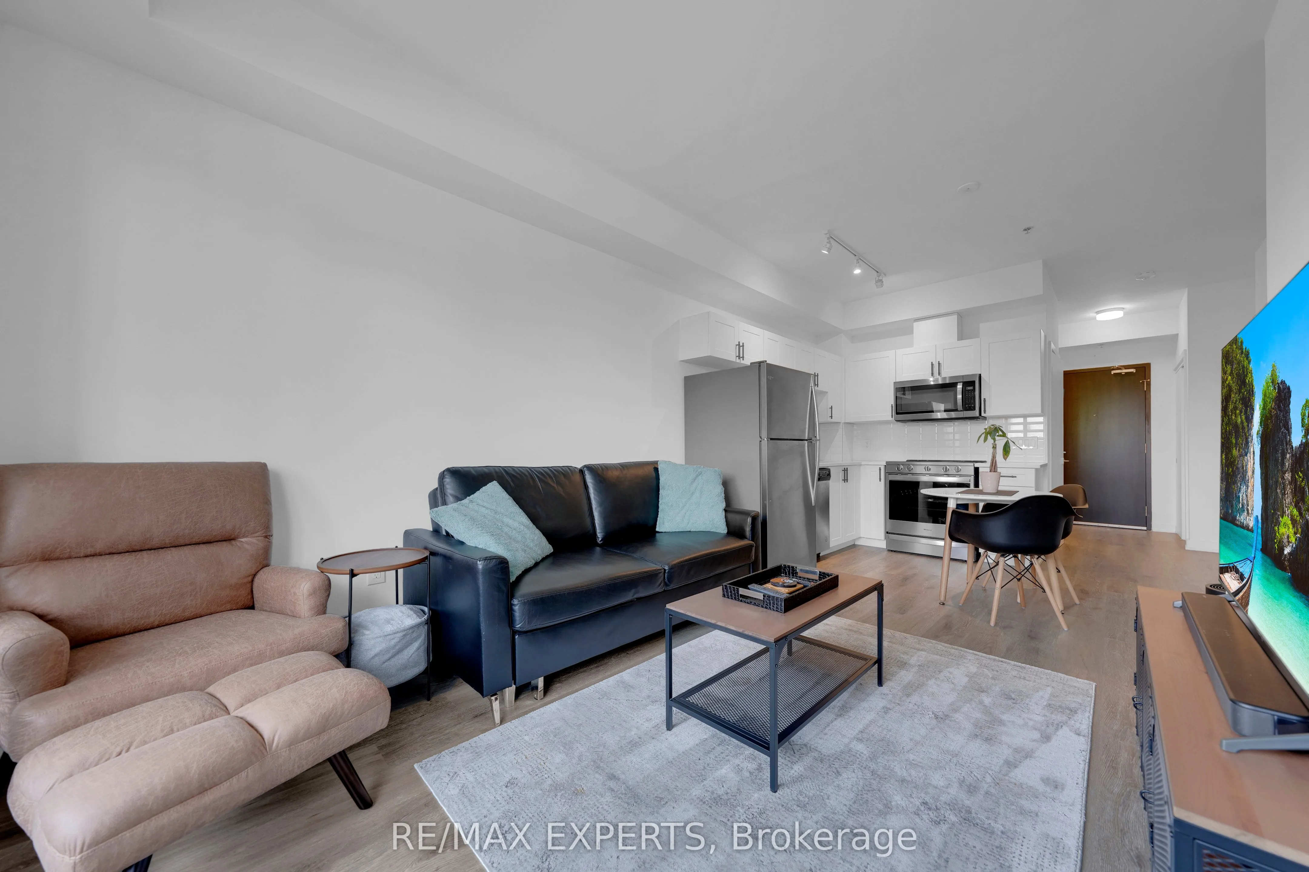 430 Essa Road, #209