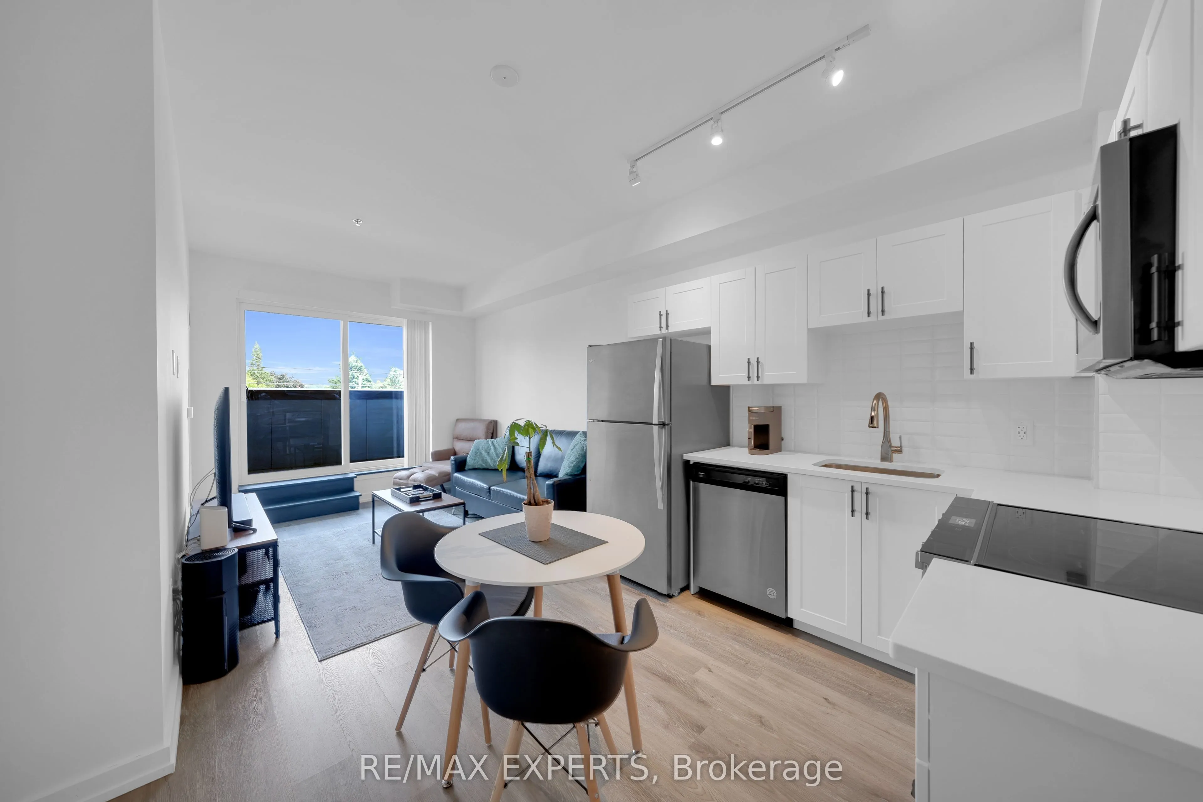 430 Essa Road, #209