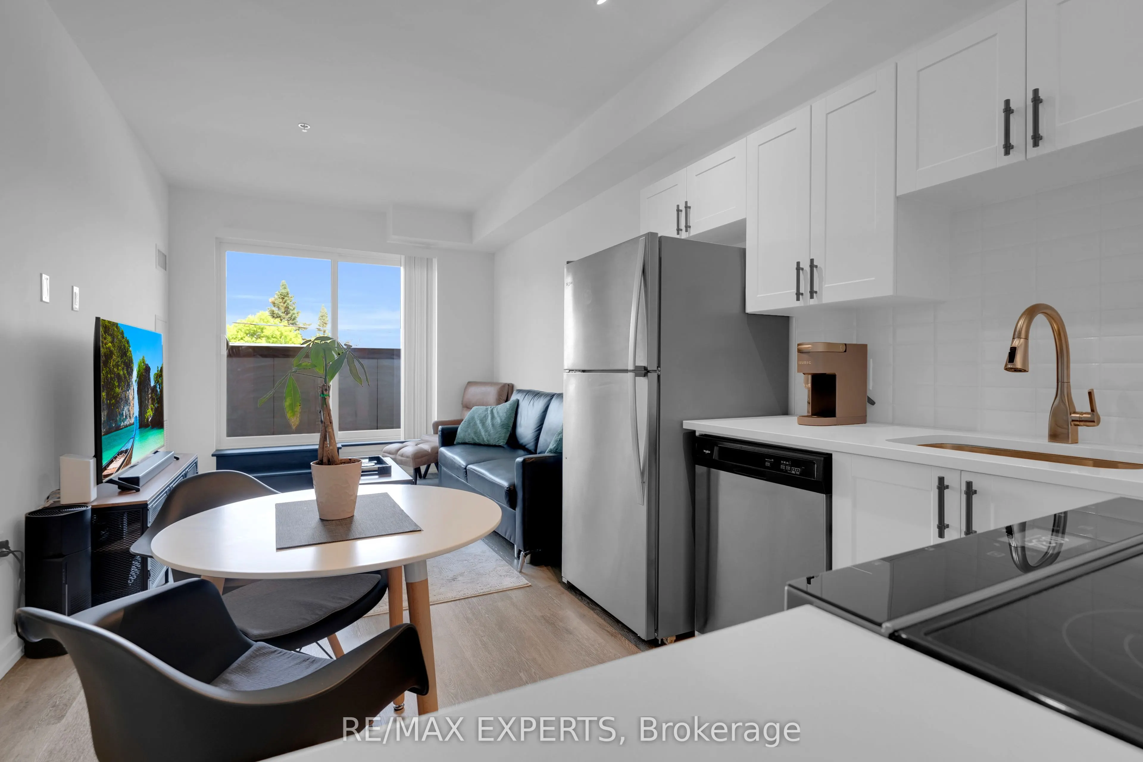 430 Essa Road, #209
