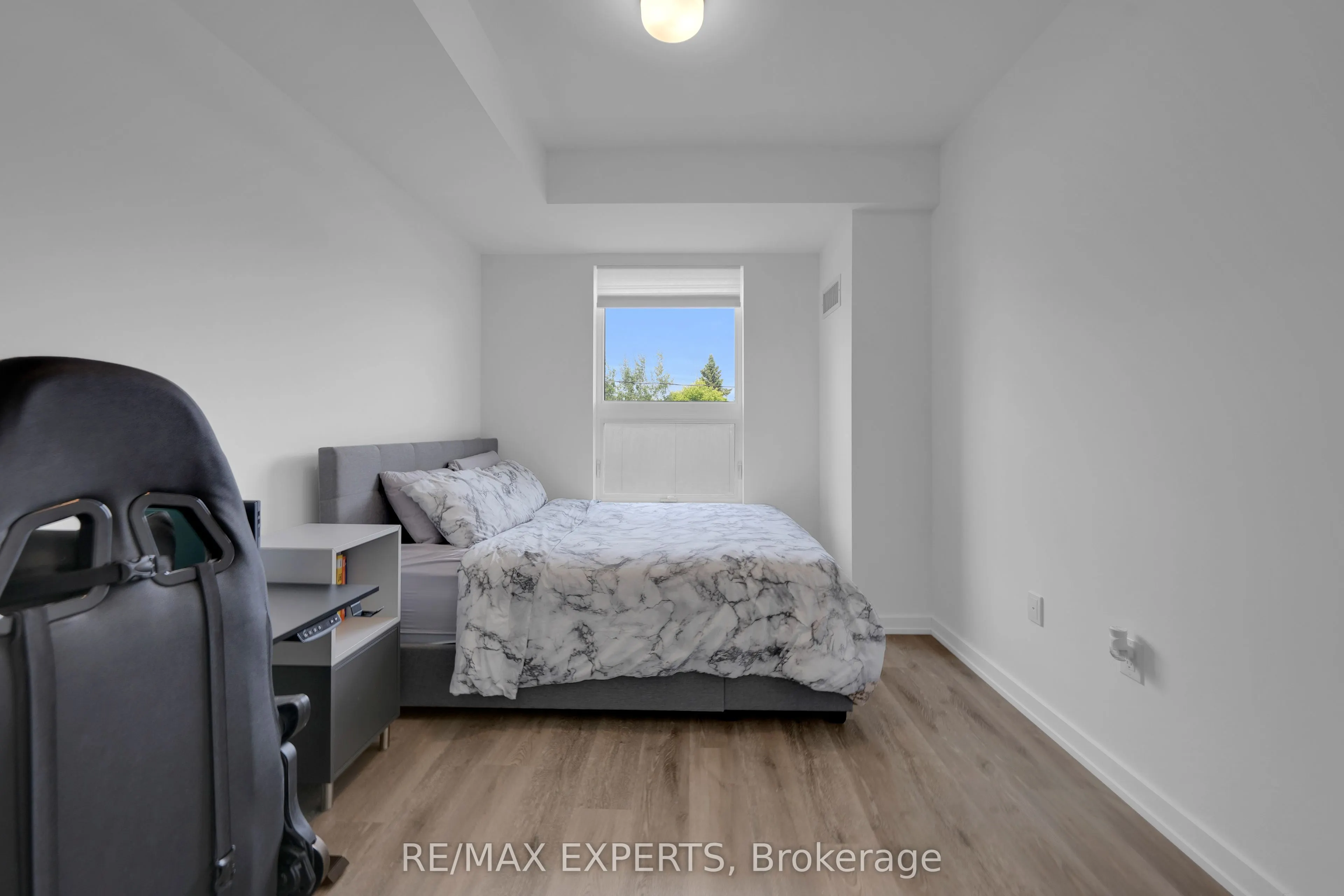 430 Essa Road, #209