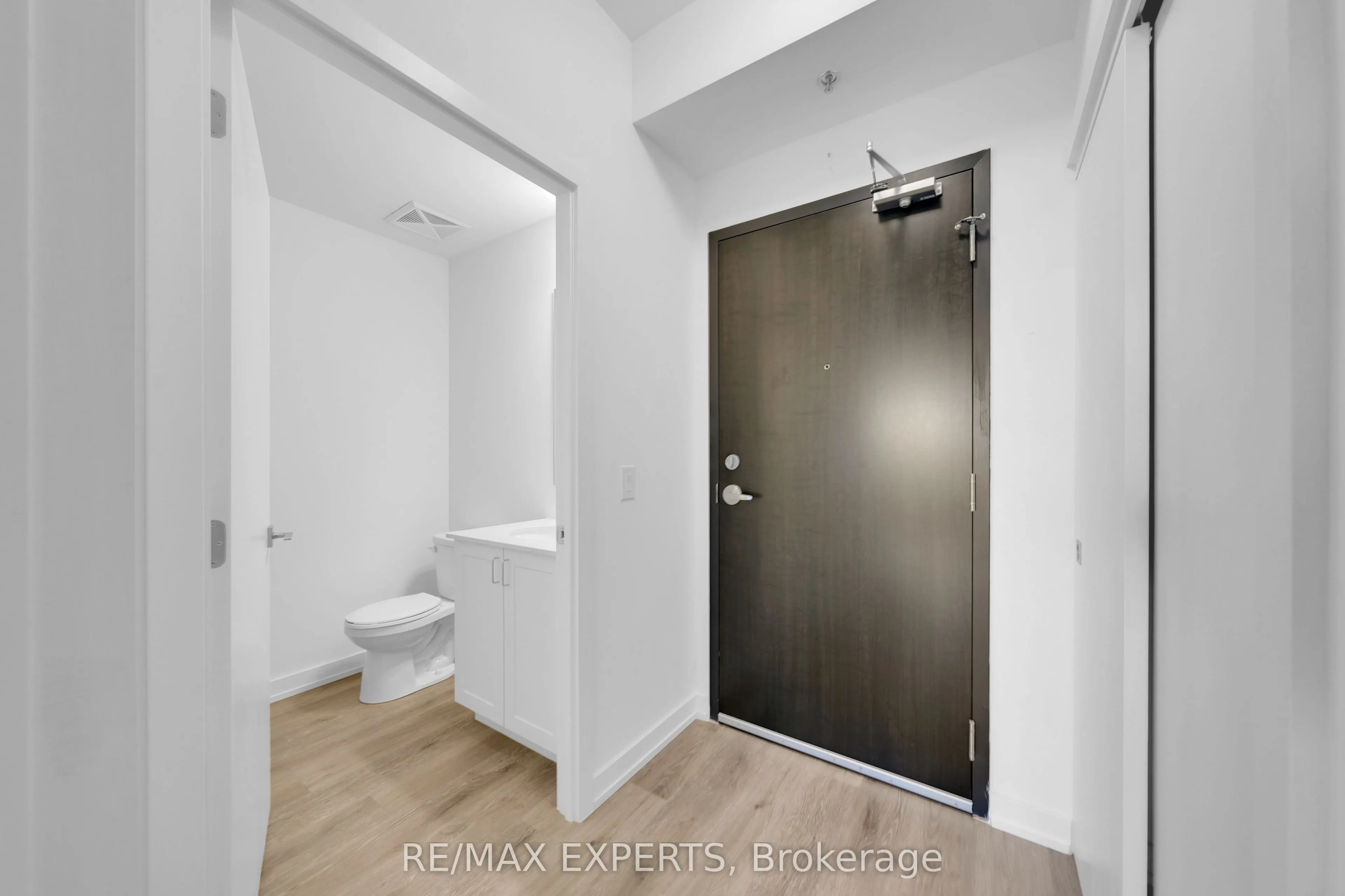 430 Essa Road, #209