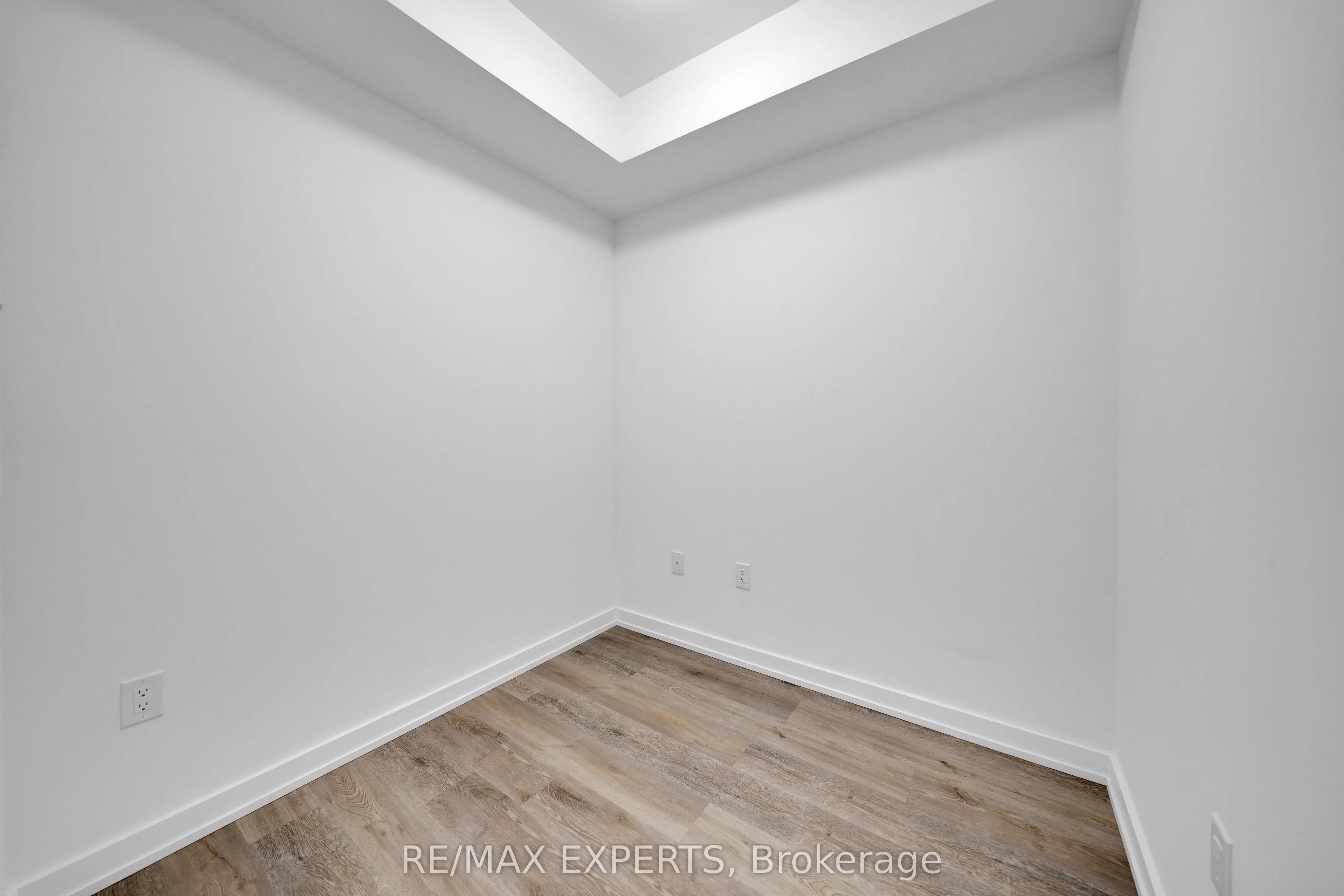 430 Essa Road, #209