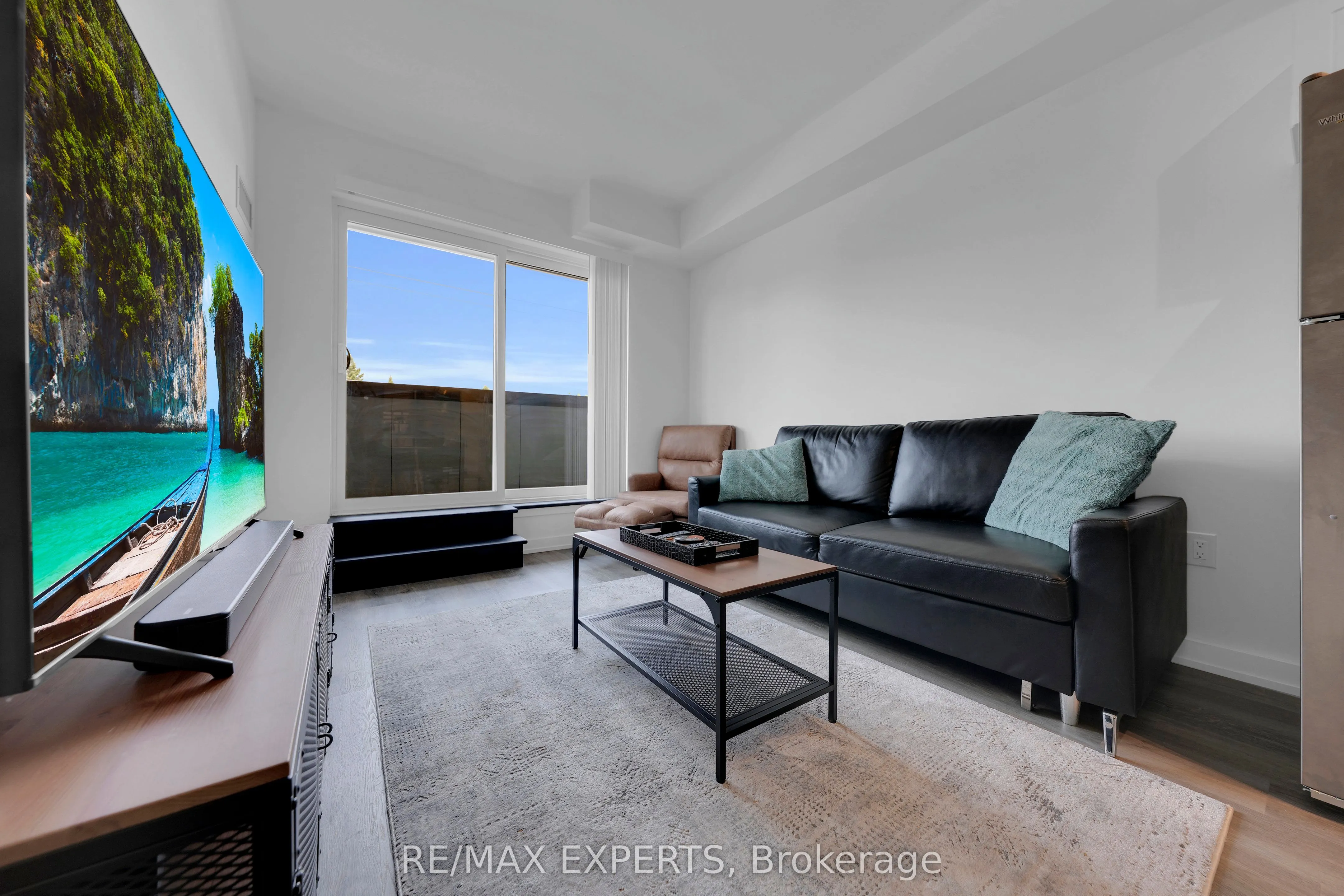 430 Essa Road, #209