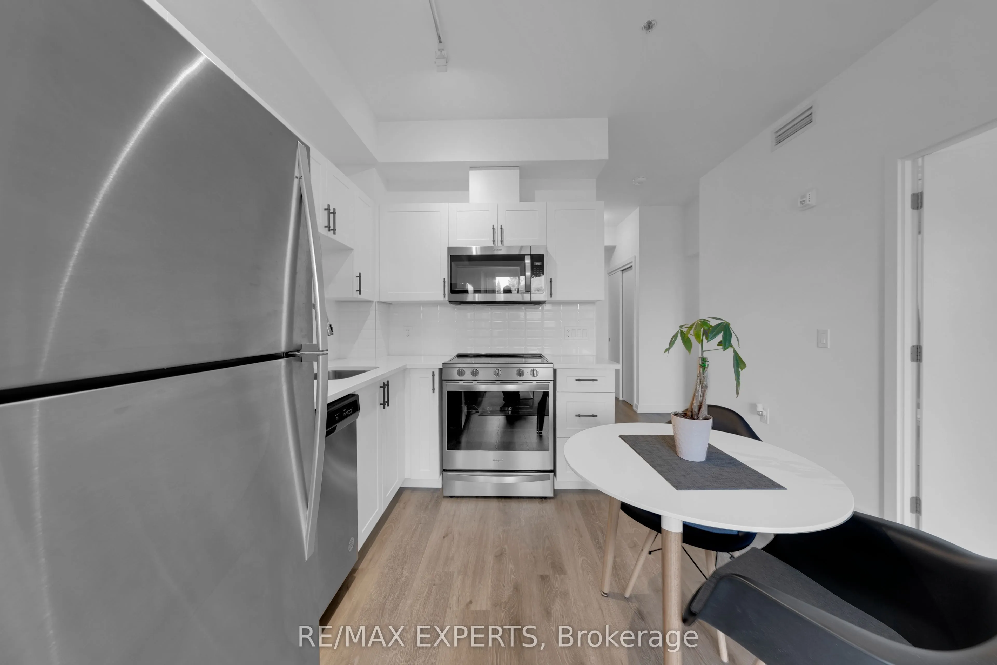 430 Essa Road, #209