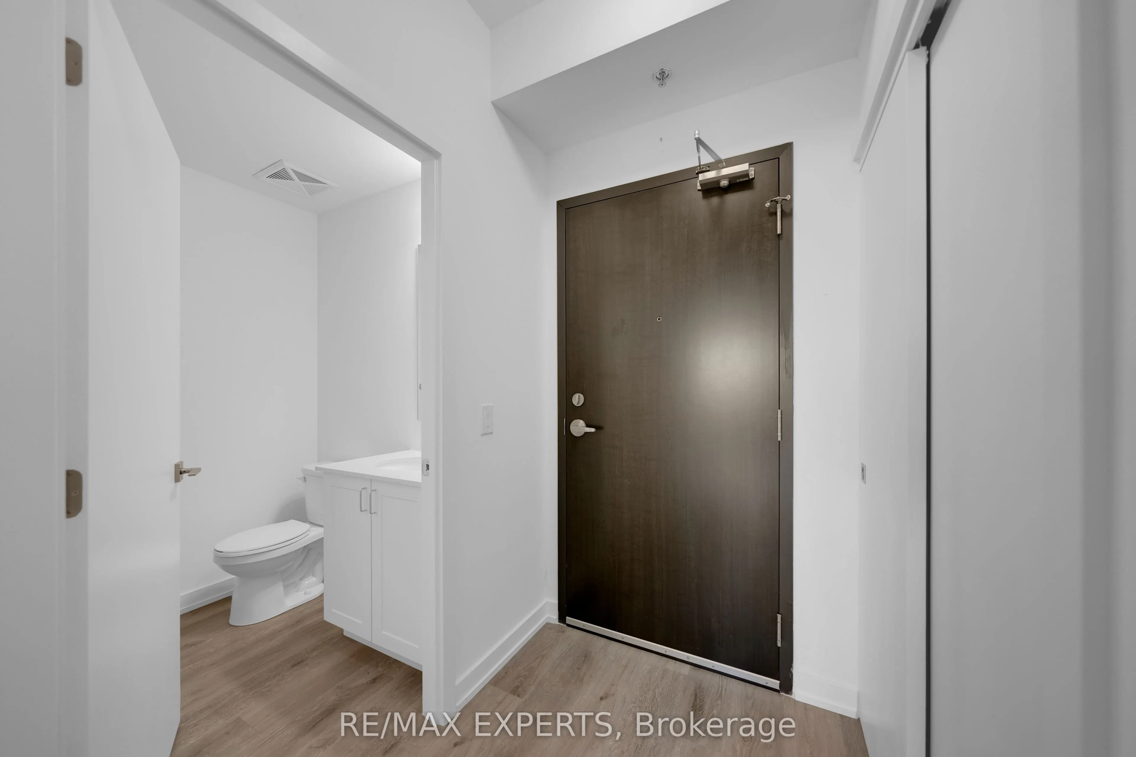 430 Essa Road, #209