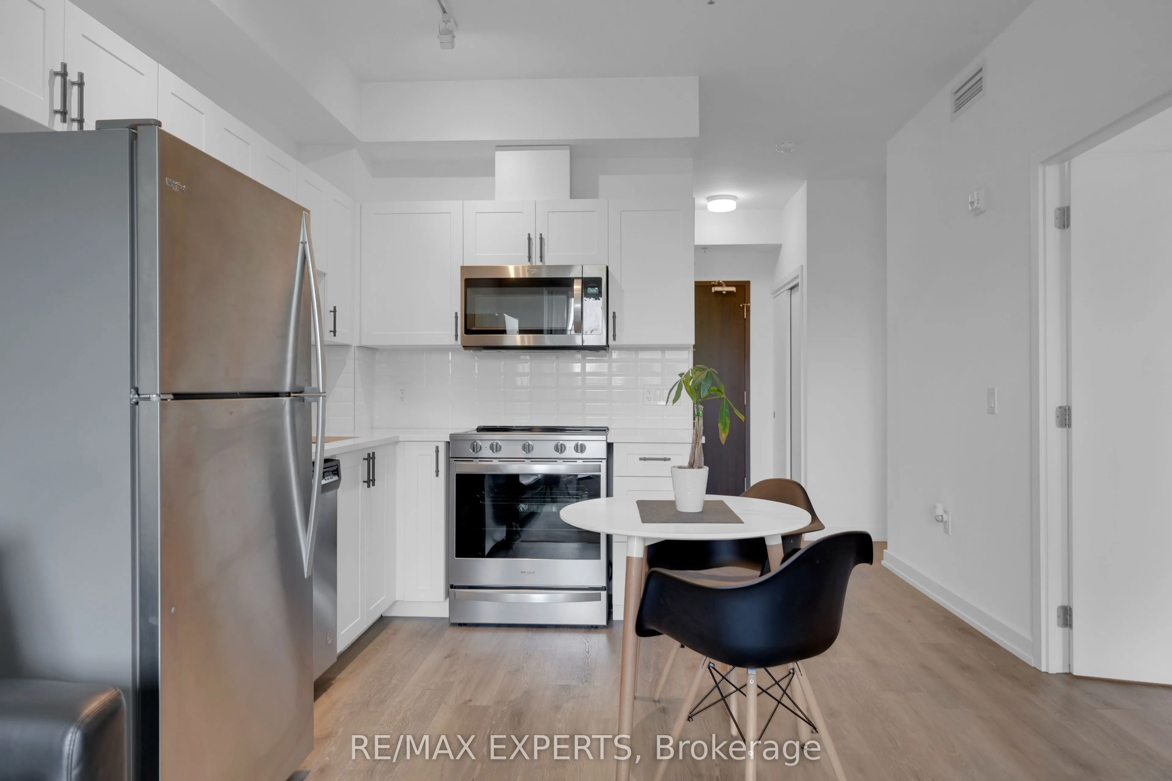 430 Essa Road, #209