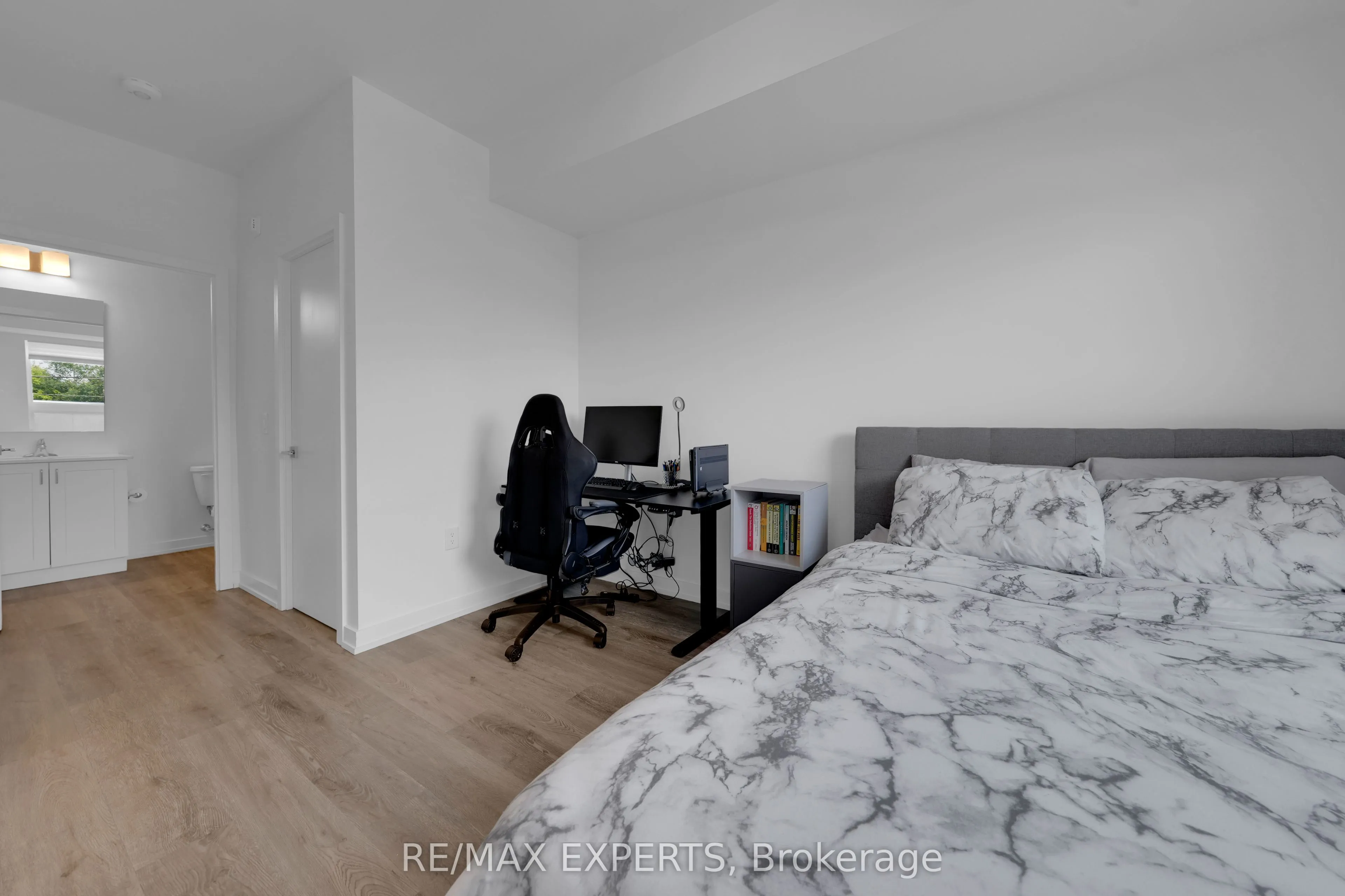 430 Essa Road, #209