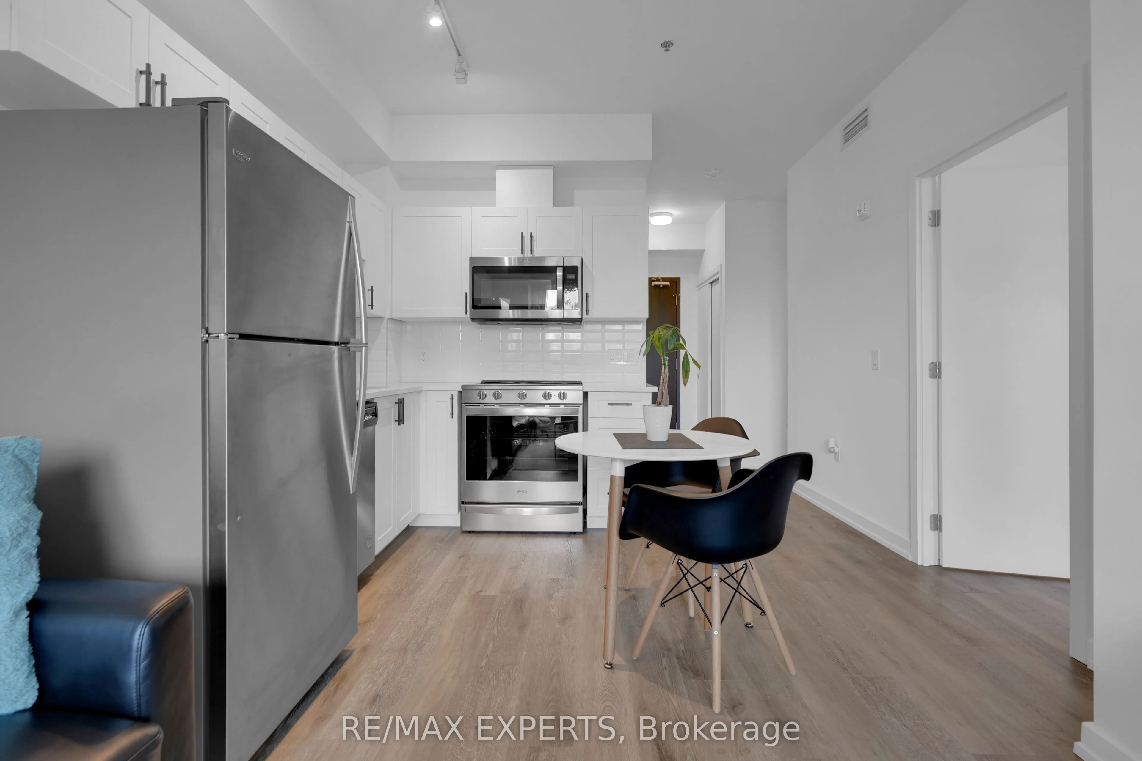 430 Essa Road, #209