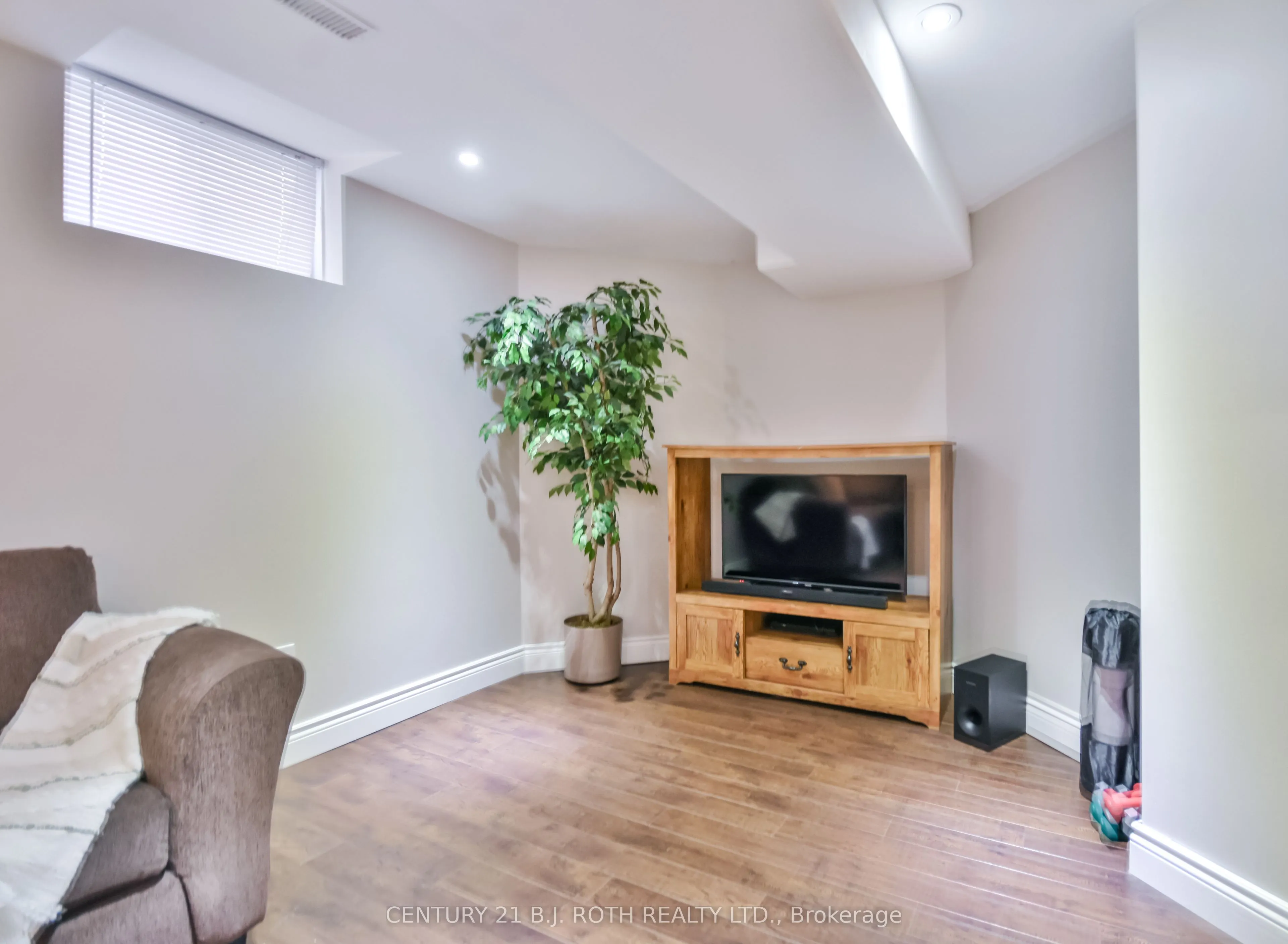 28 Shaina Court