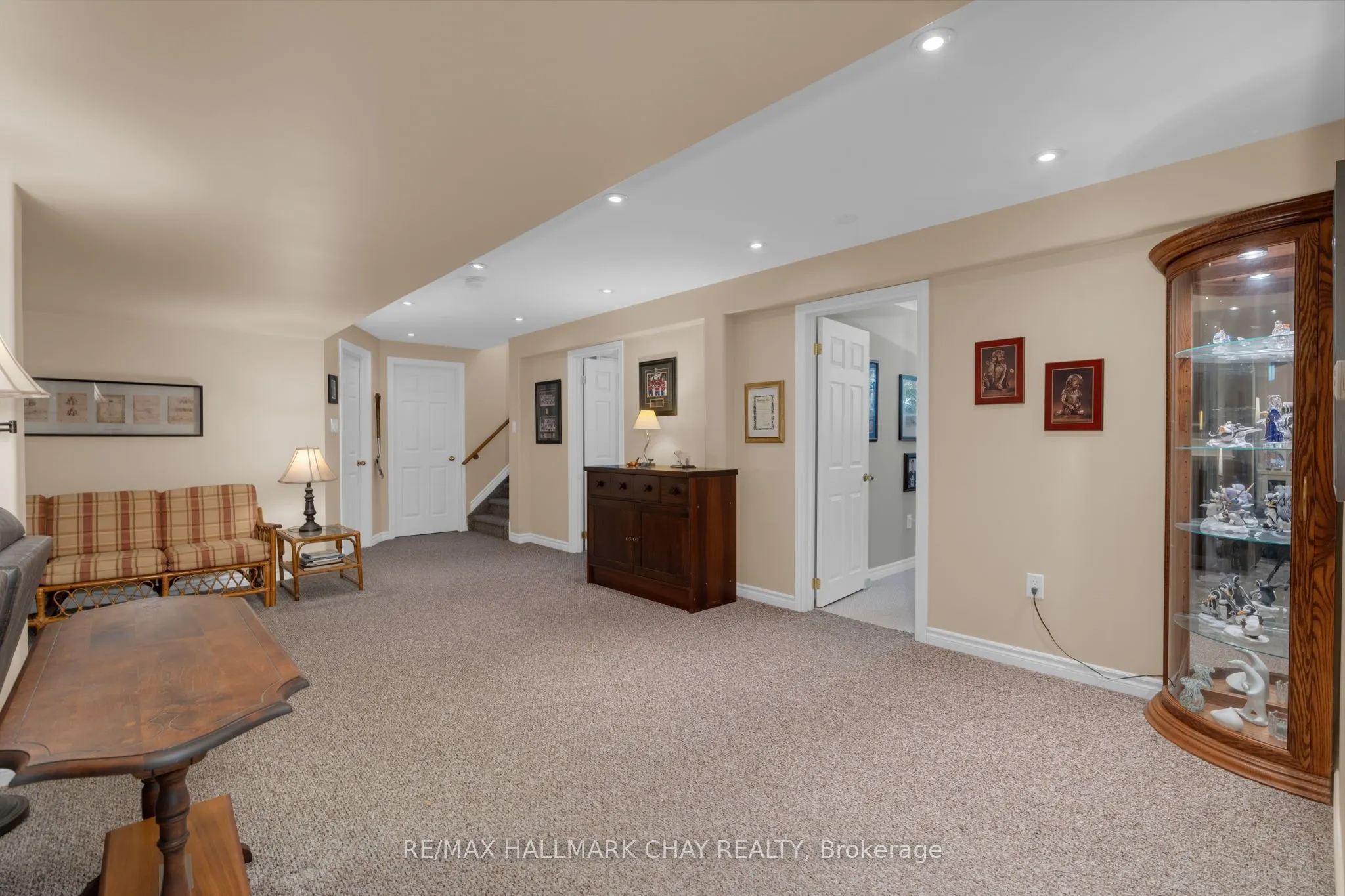 15 OAKMONT Avenue