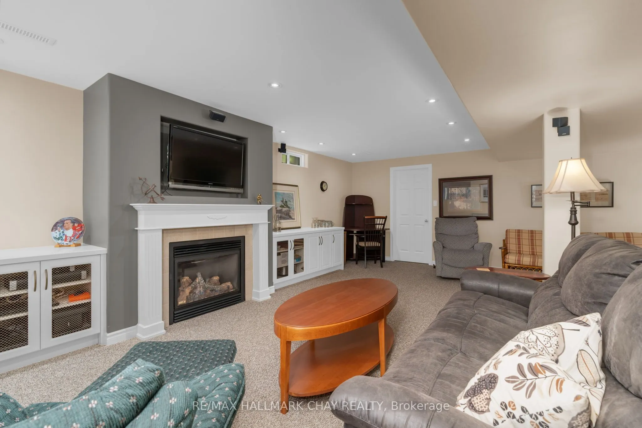 15 OAKMONT Avenue