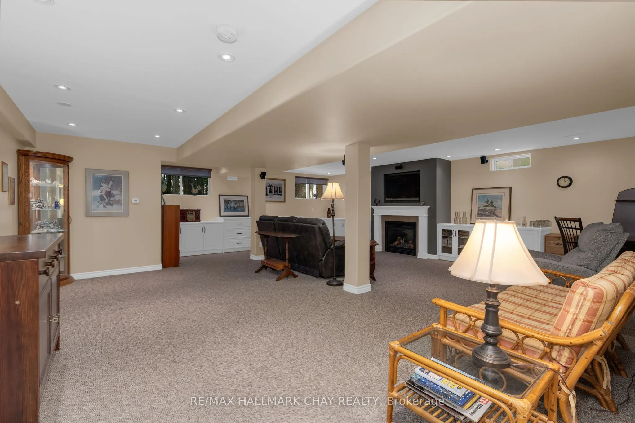 15 OAKMONT Avenue