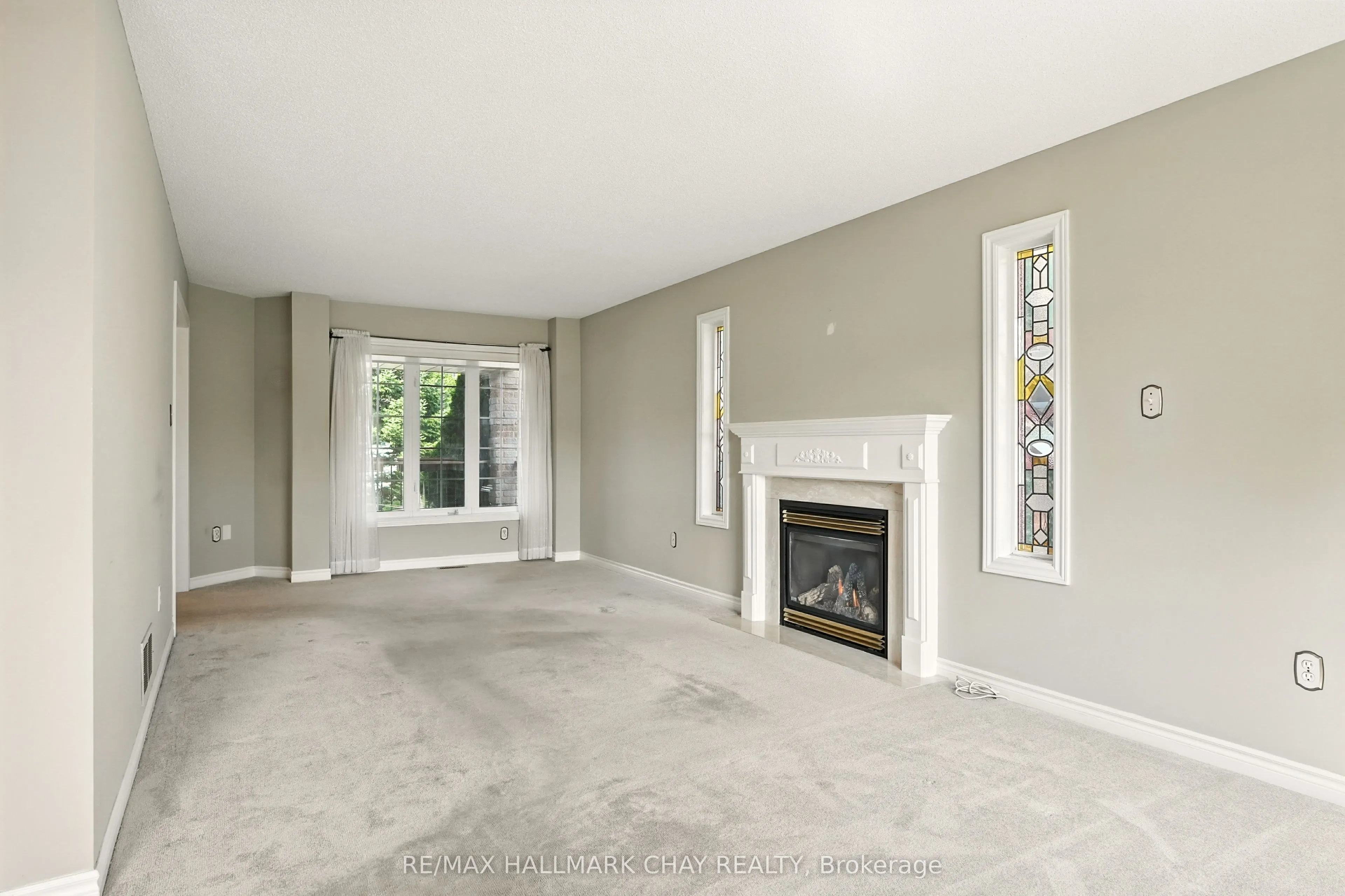 39 Lang Drive