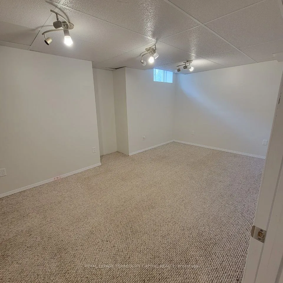 325 Cundles Road W