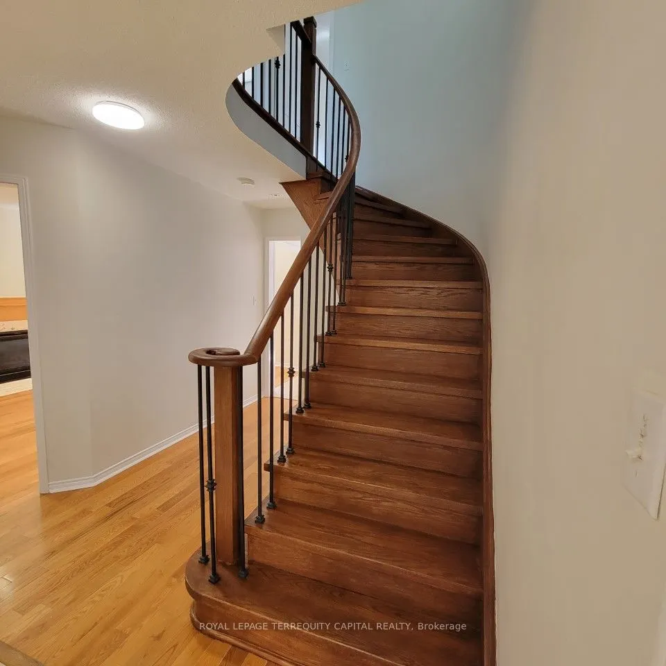 325 Cundles Road W