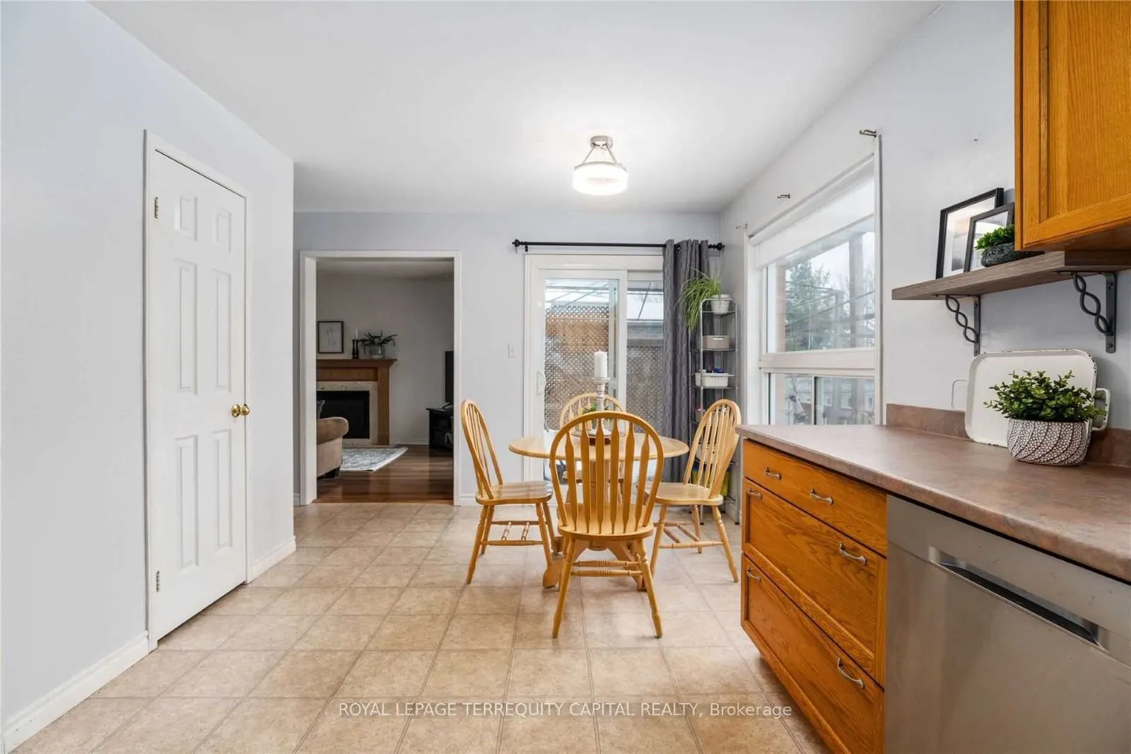 325 Cundles Road W