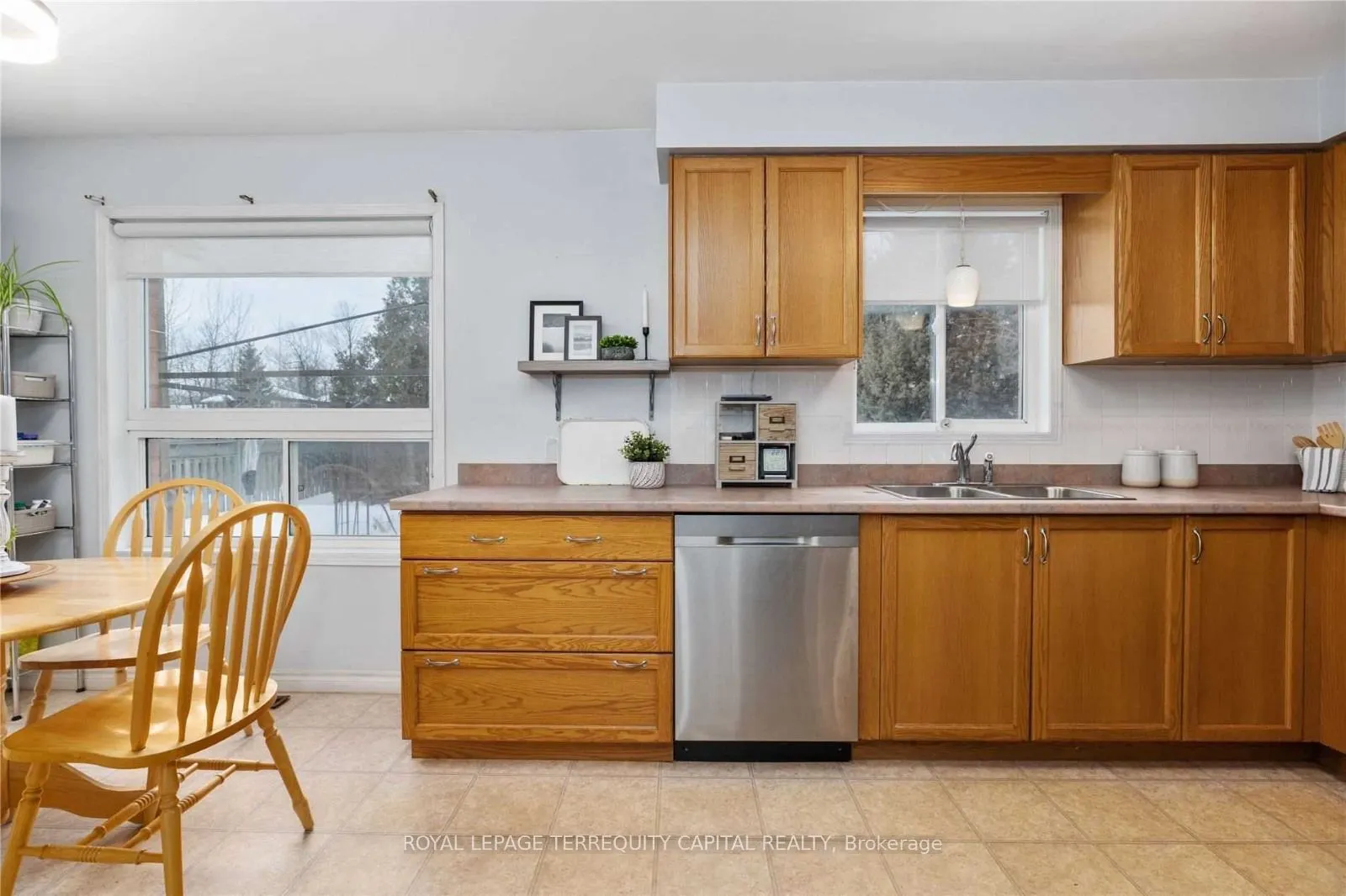 325 Cundles Road W