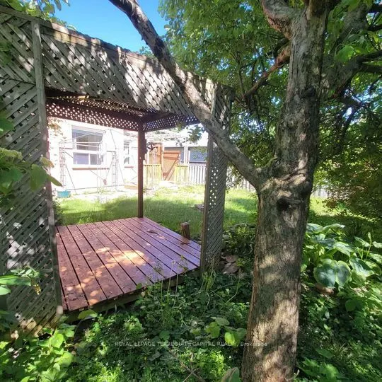 325 Cundles Road W