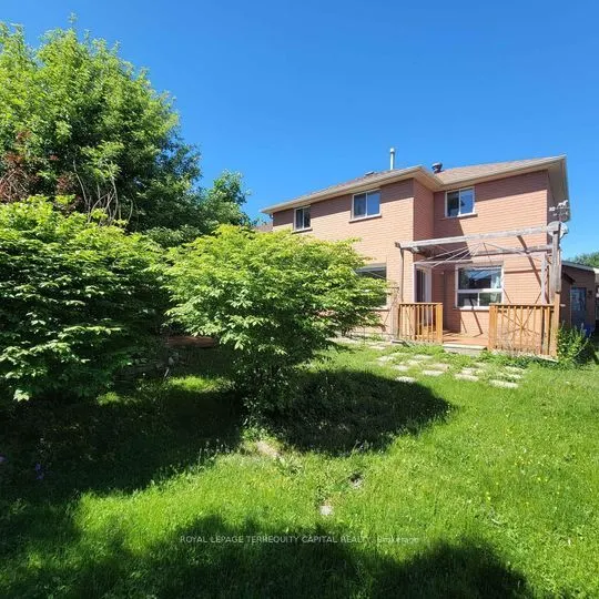 325 Cundles Road W