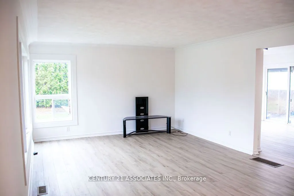 84 Balm Beach Road E