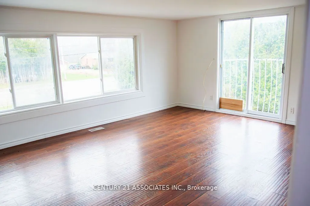 84 Balm Beach Road E