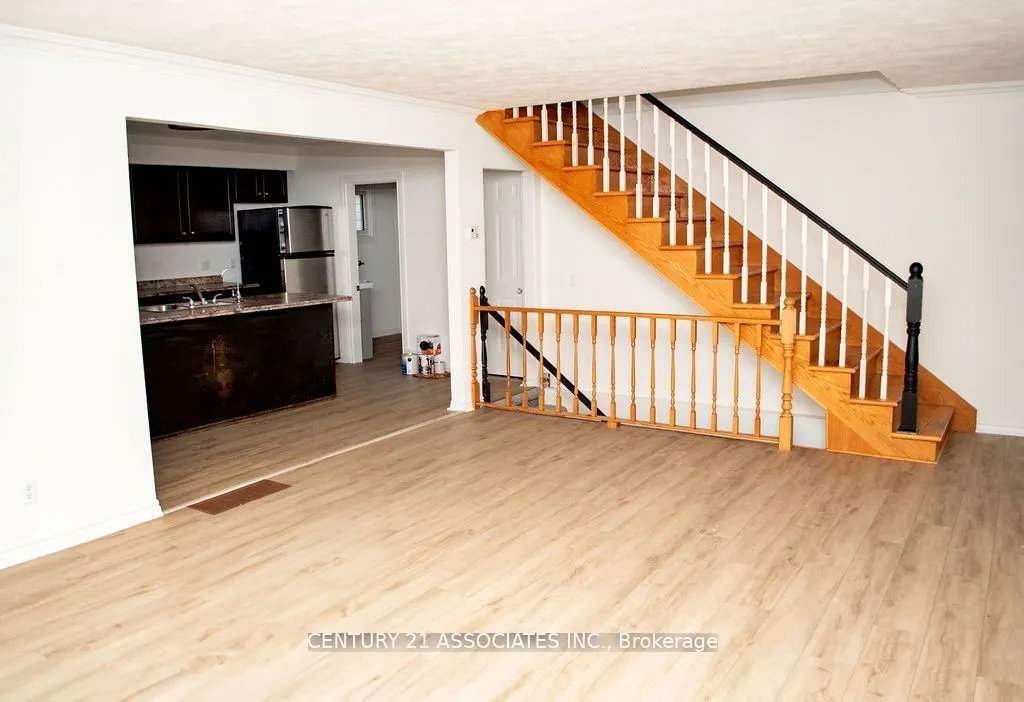 84 Balm Beach Road E