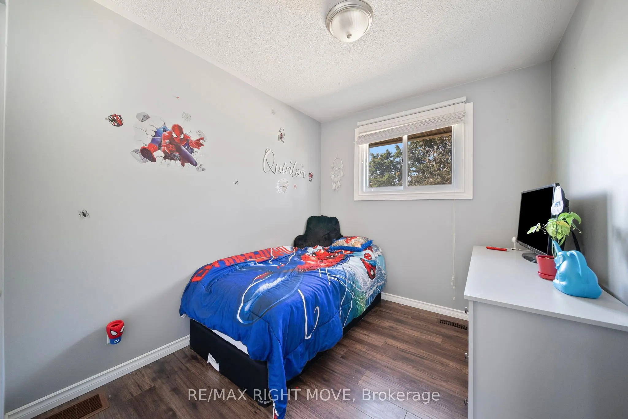 3 Westmount Drive N