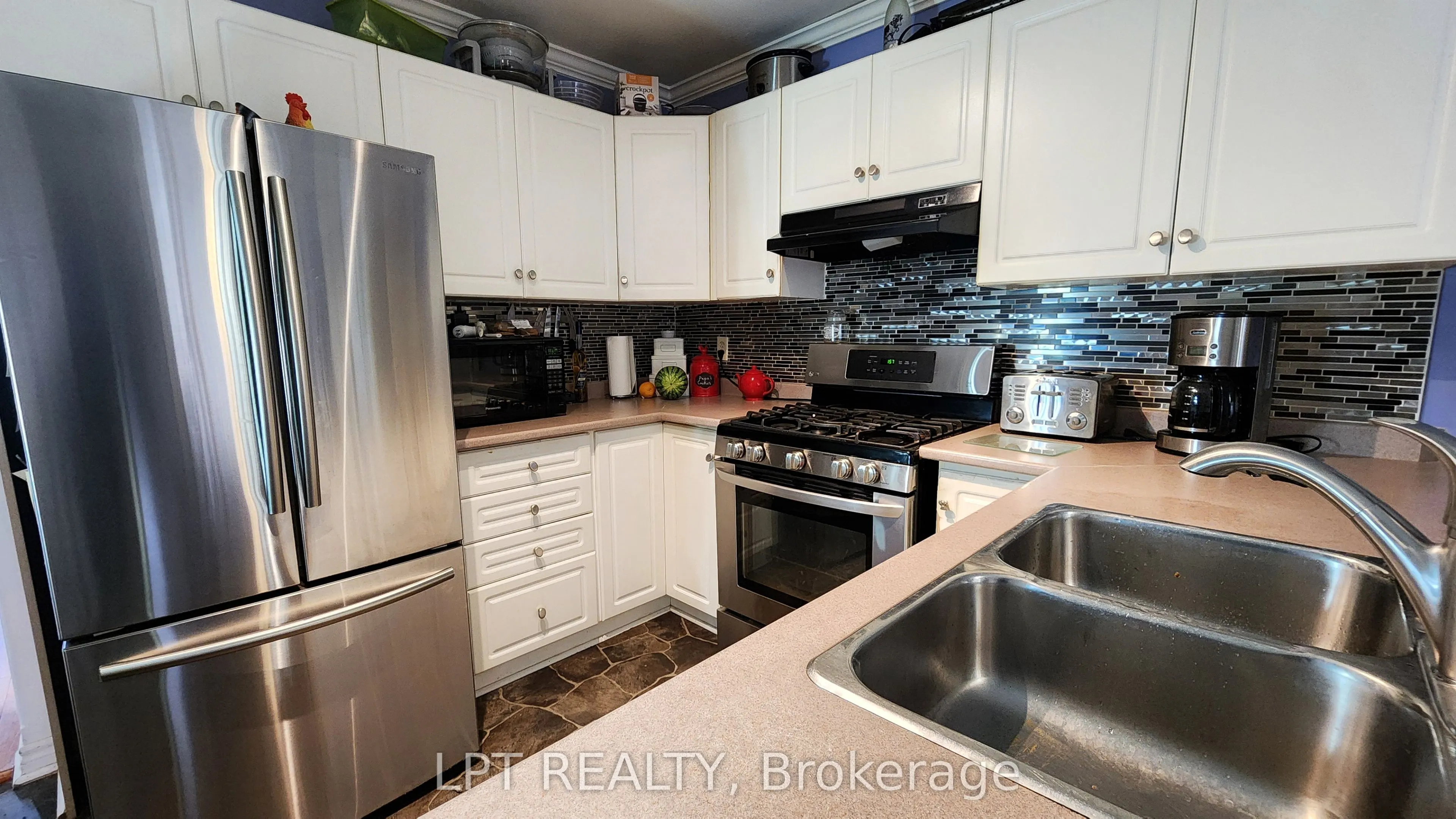 69 Simcoe Street