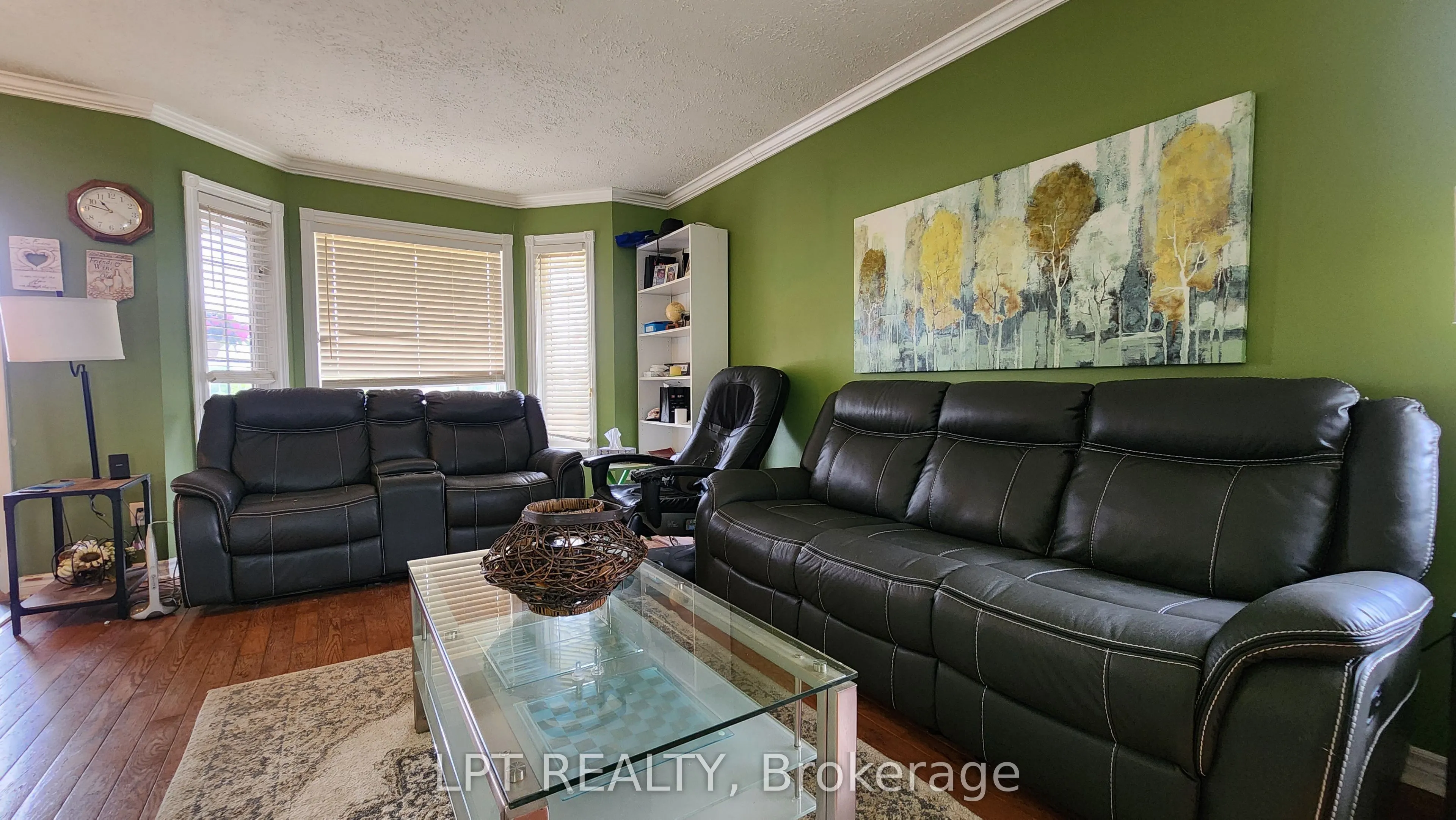 69 Simcoe Street