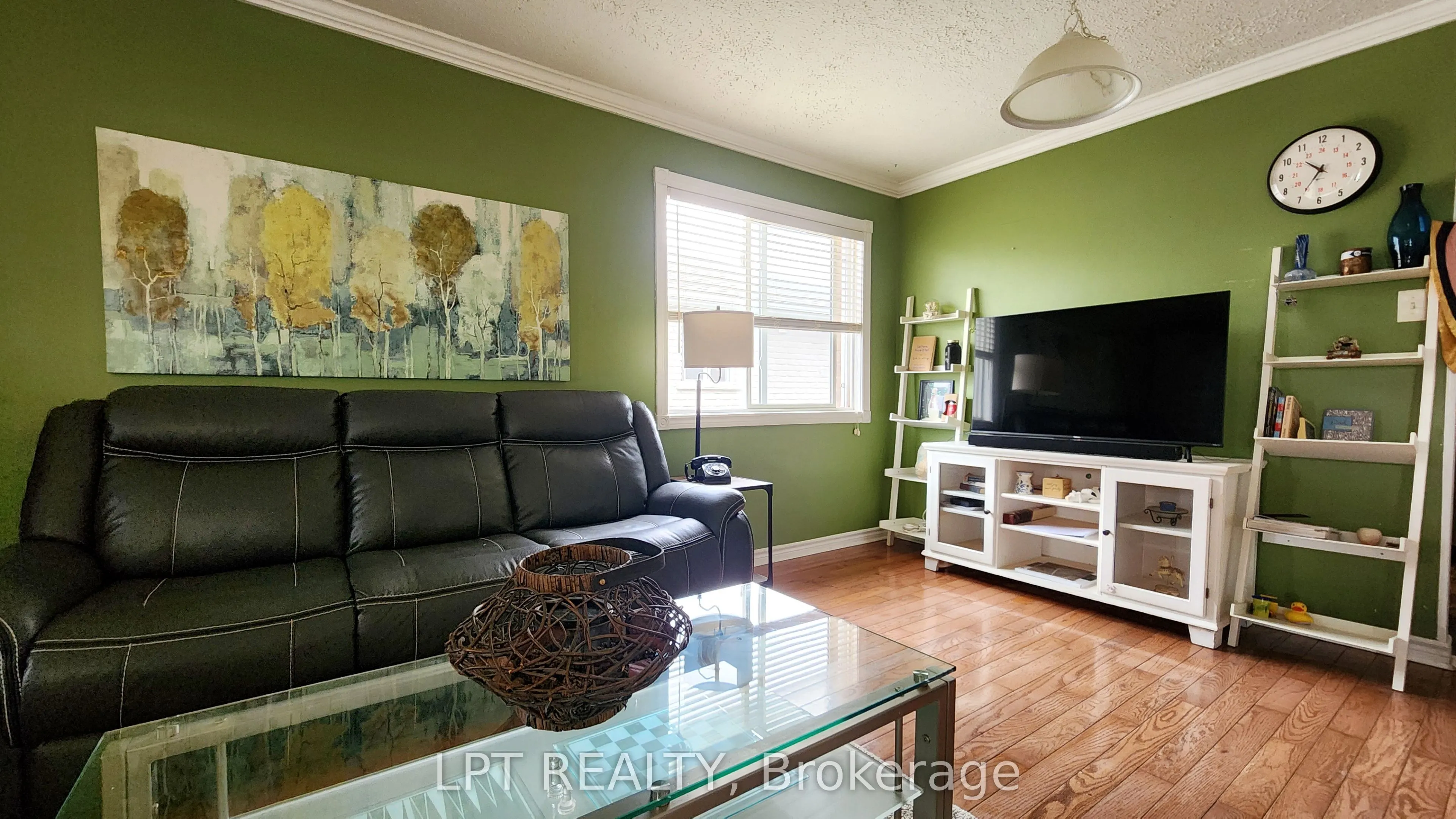 69 Simcoe Street