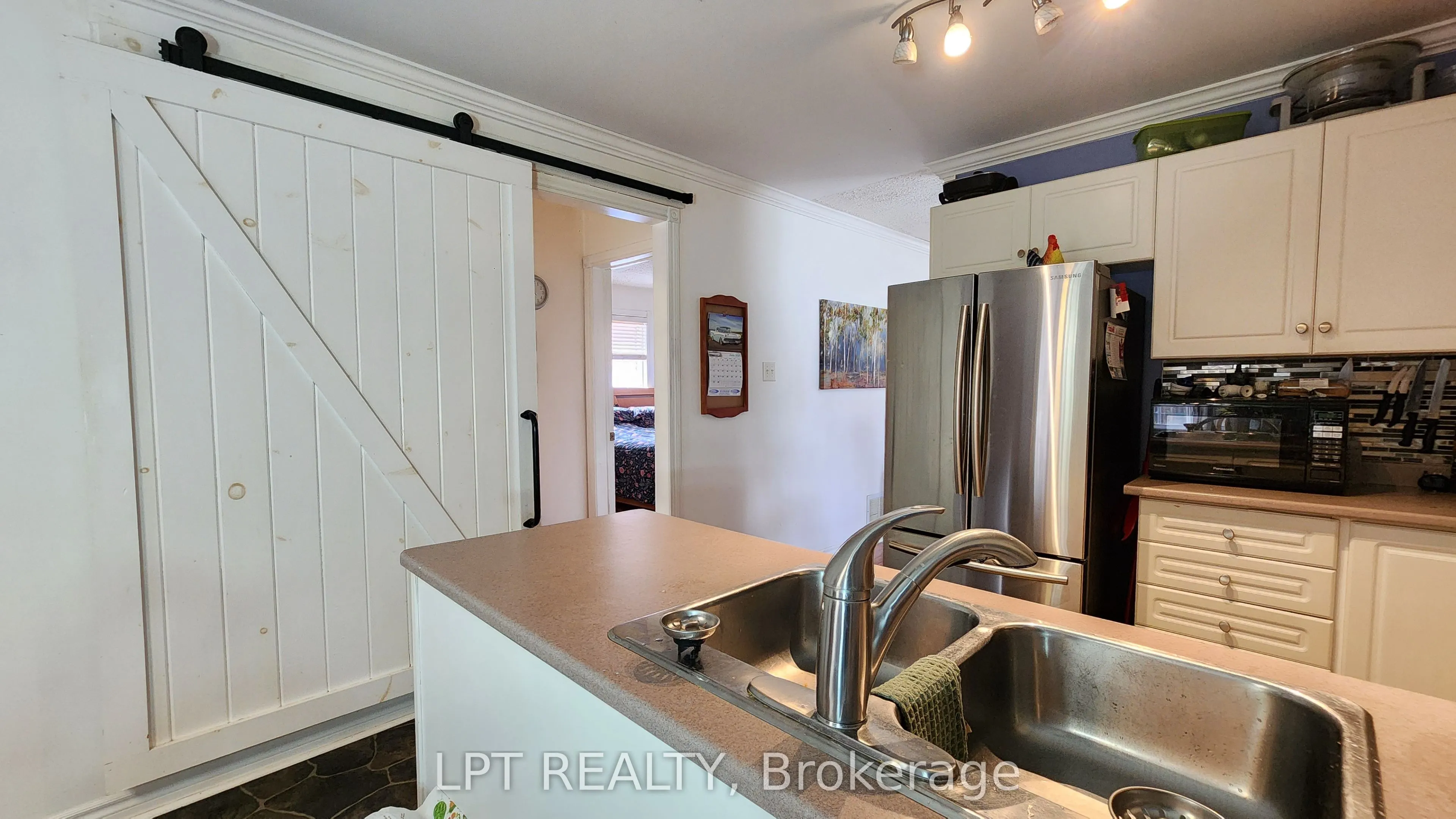 69 Simcoe Street