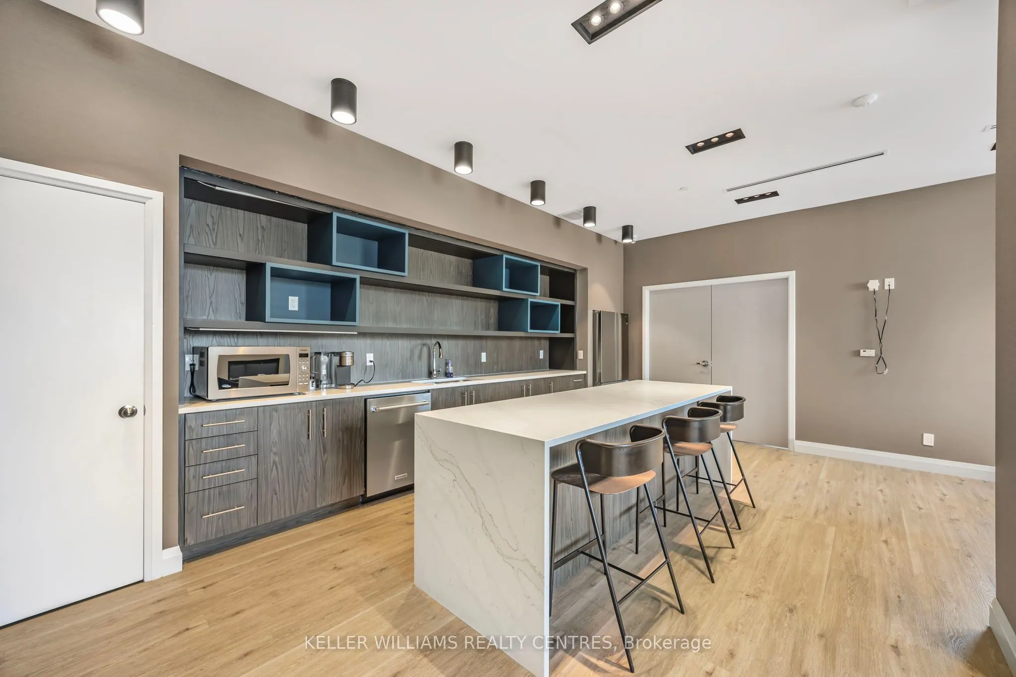 58 Lakeside Terrace, #303