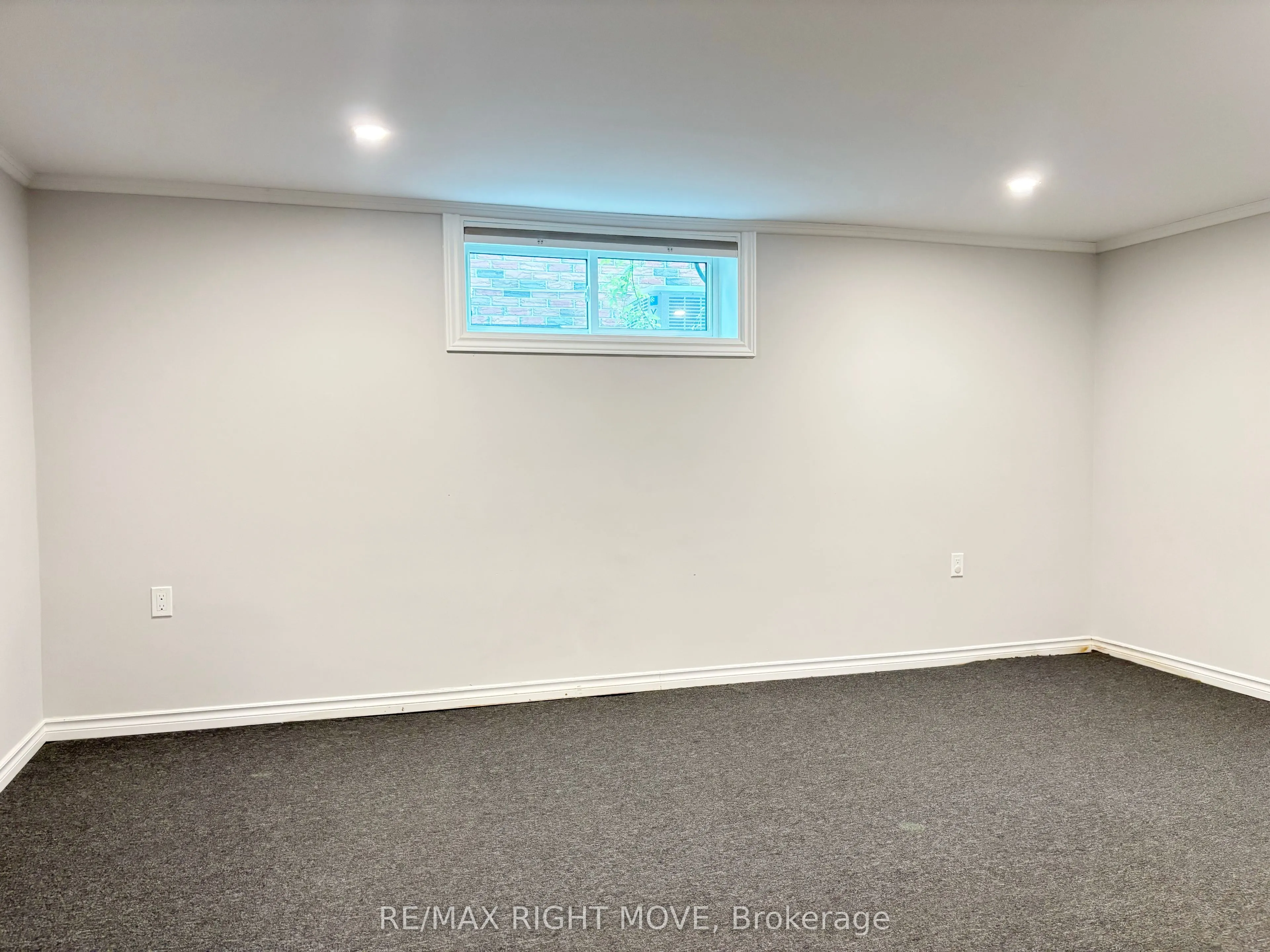 12 Dalton Crescent N, #B