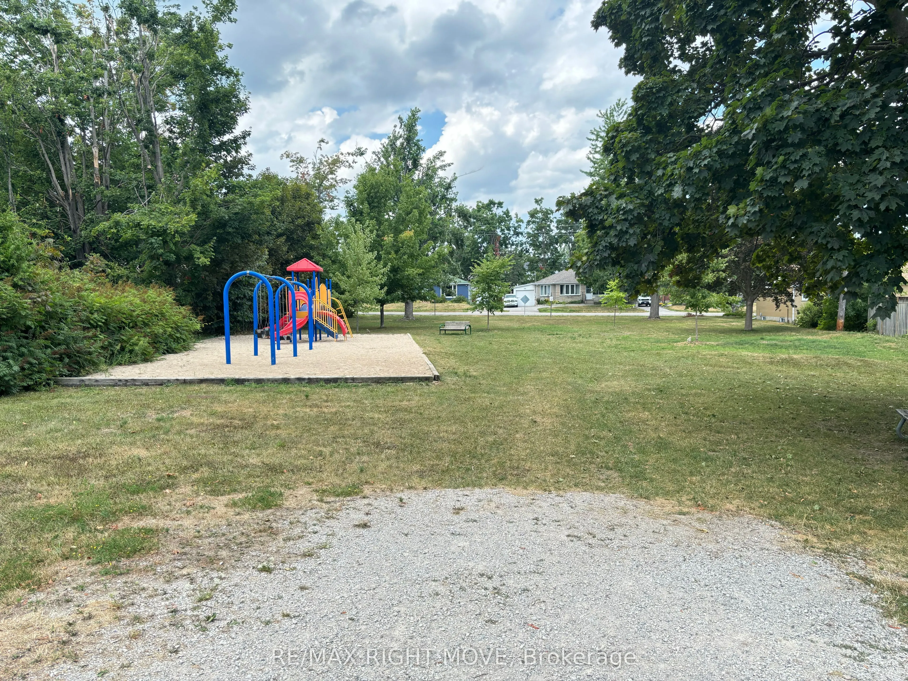 12 Dalton Crescent N, #B