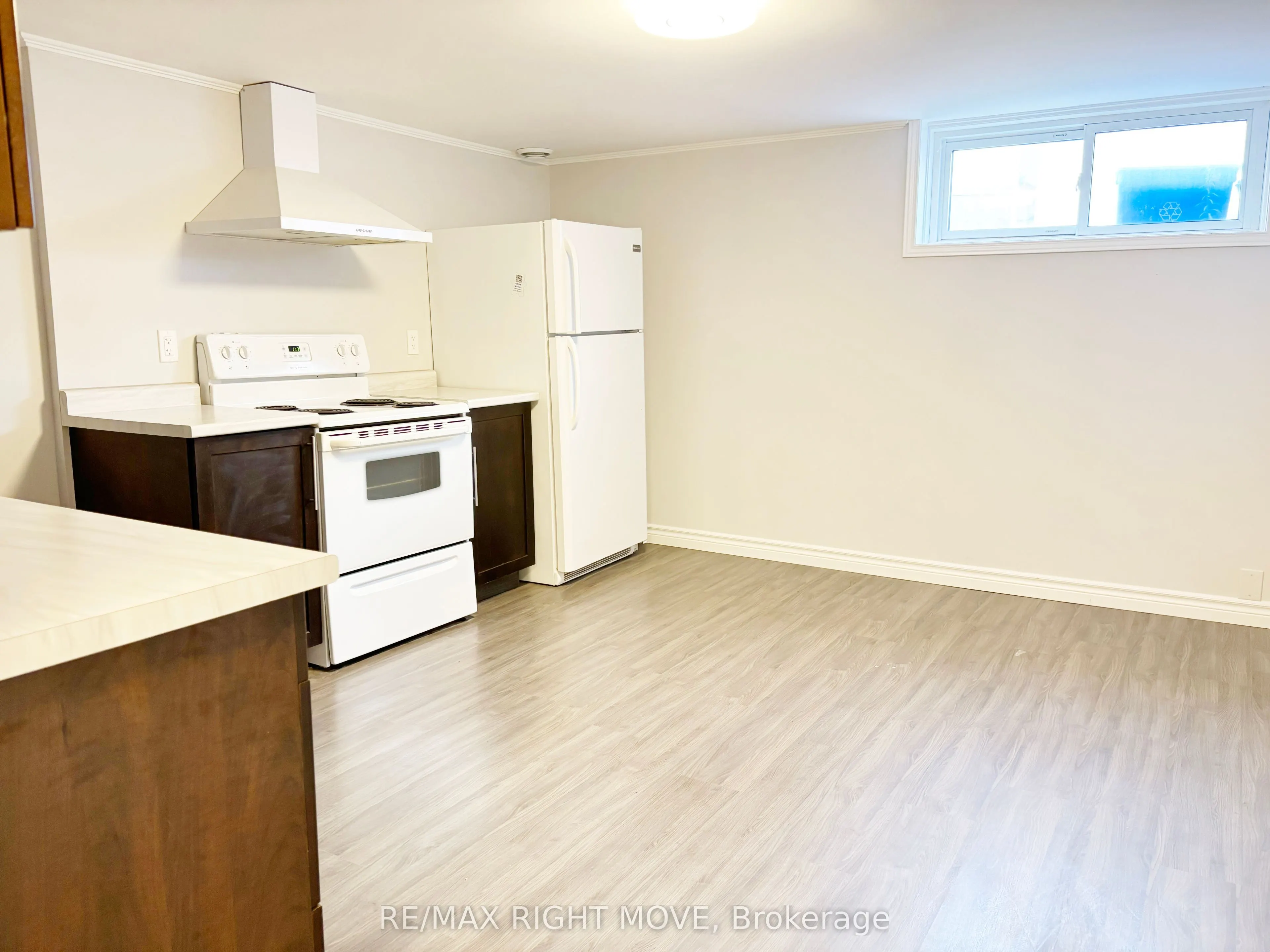 12 Dalton Crescent N, #B