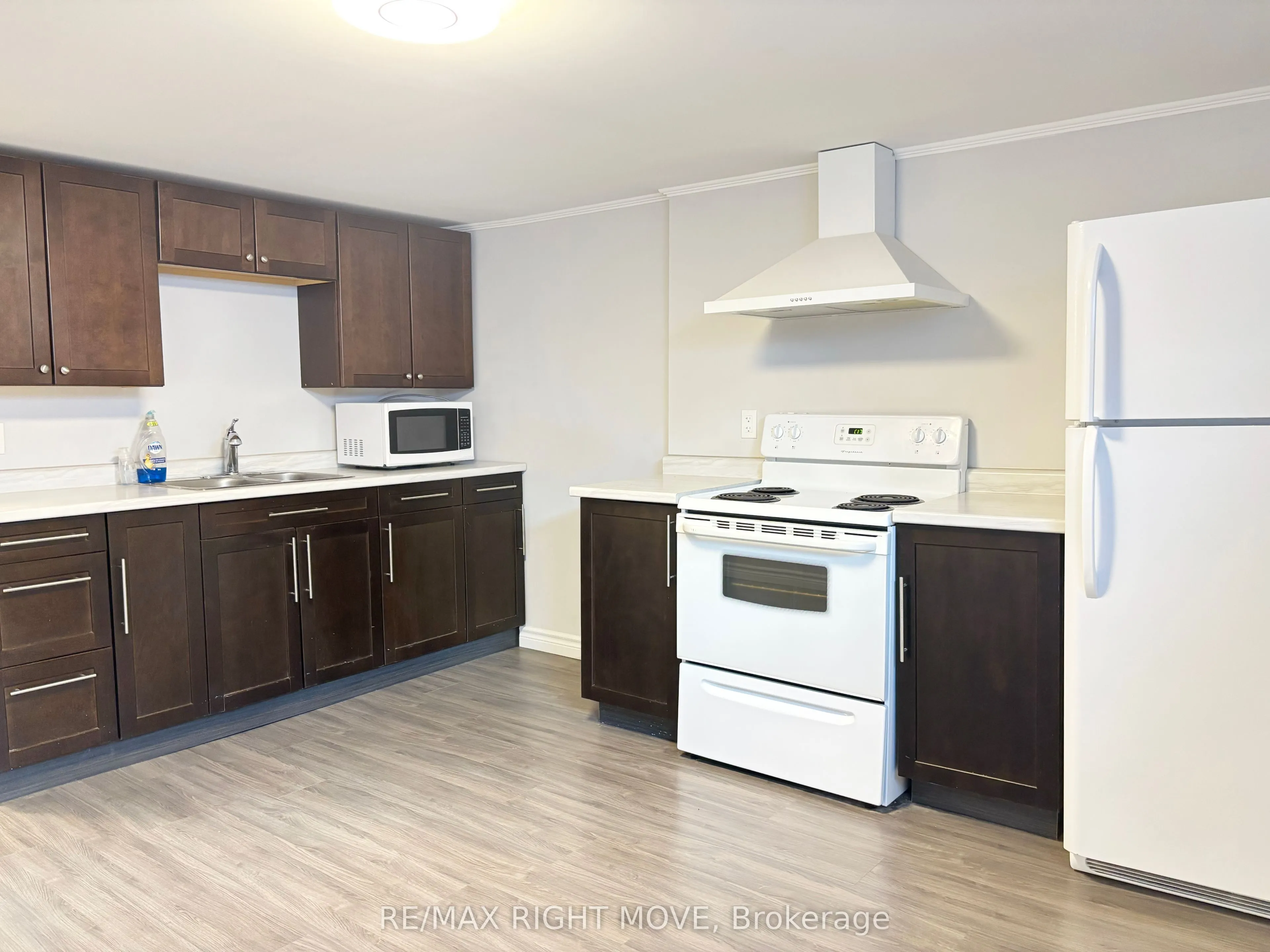 12 Dalton Crescent N, #B