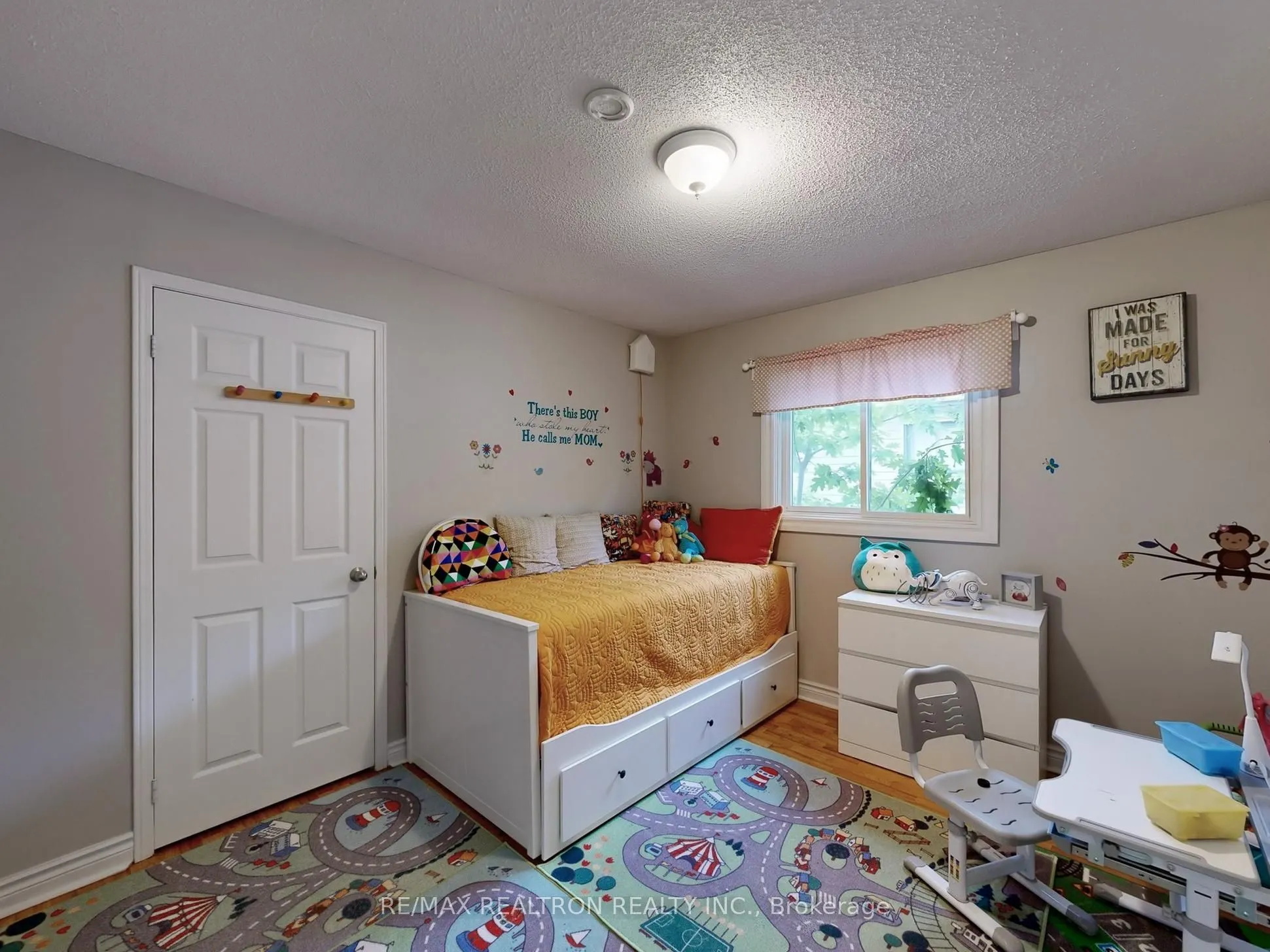 27 Moore Place, #Main & 2nd Flr