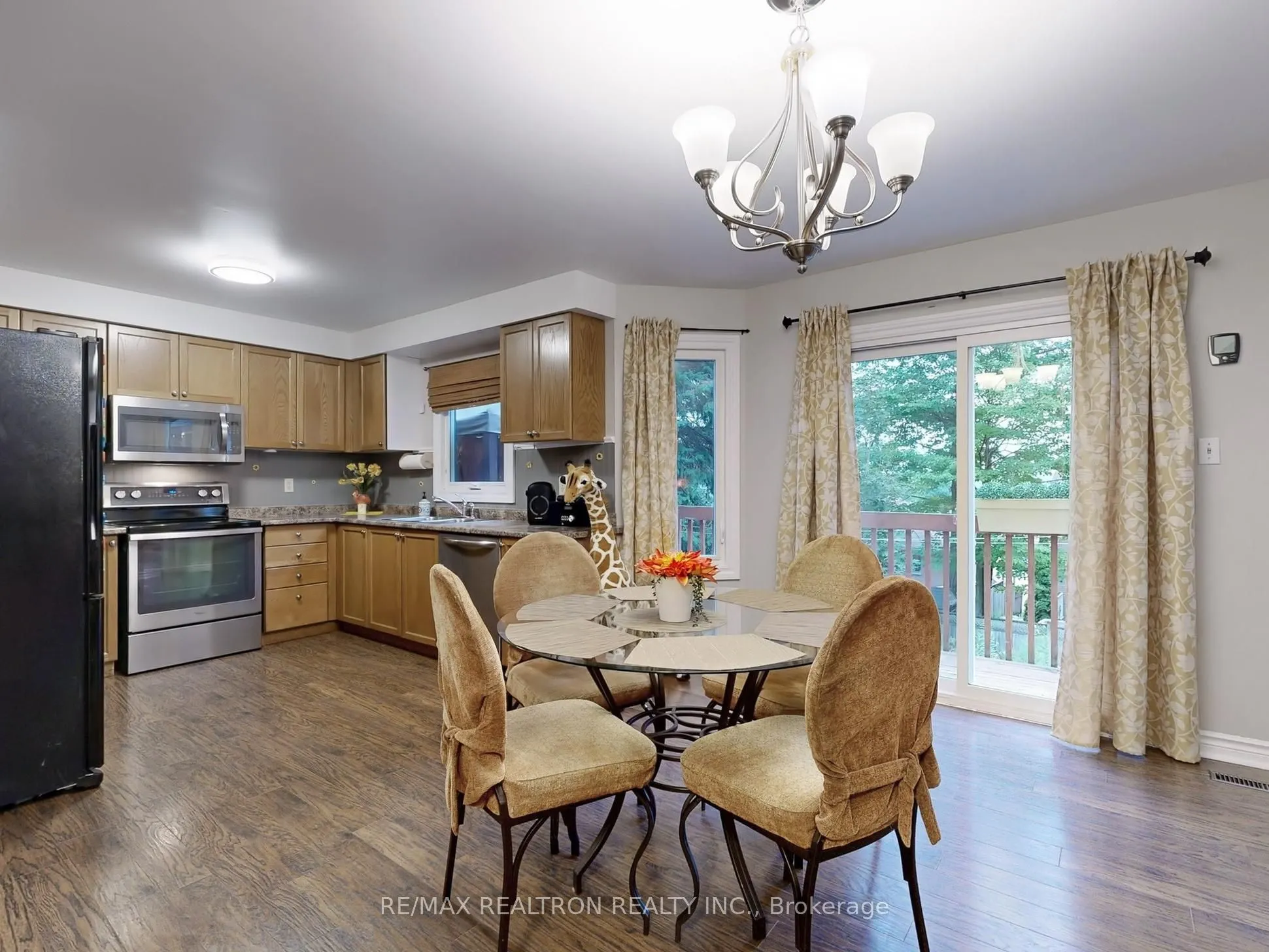 27 Moore Place, #Main & 2nd Flr