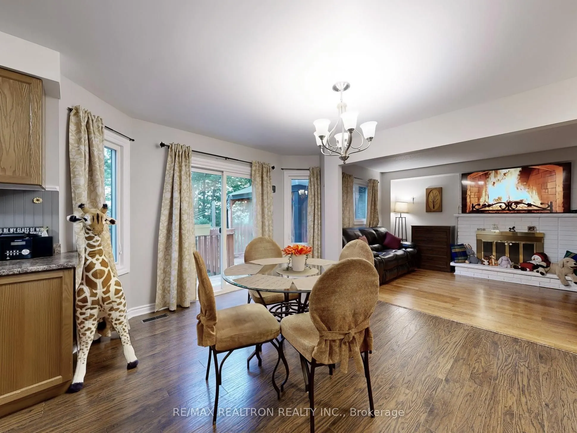 27 Moore Place, #Main & 2nd Flr
