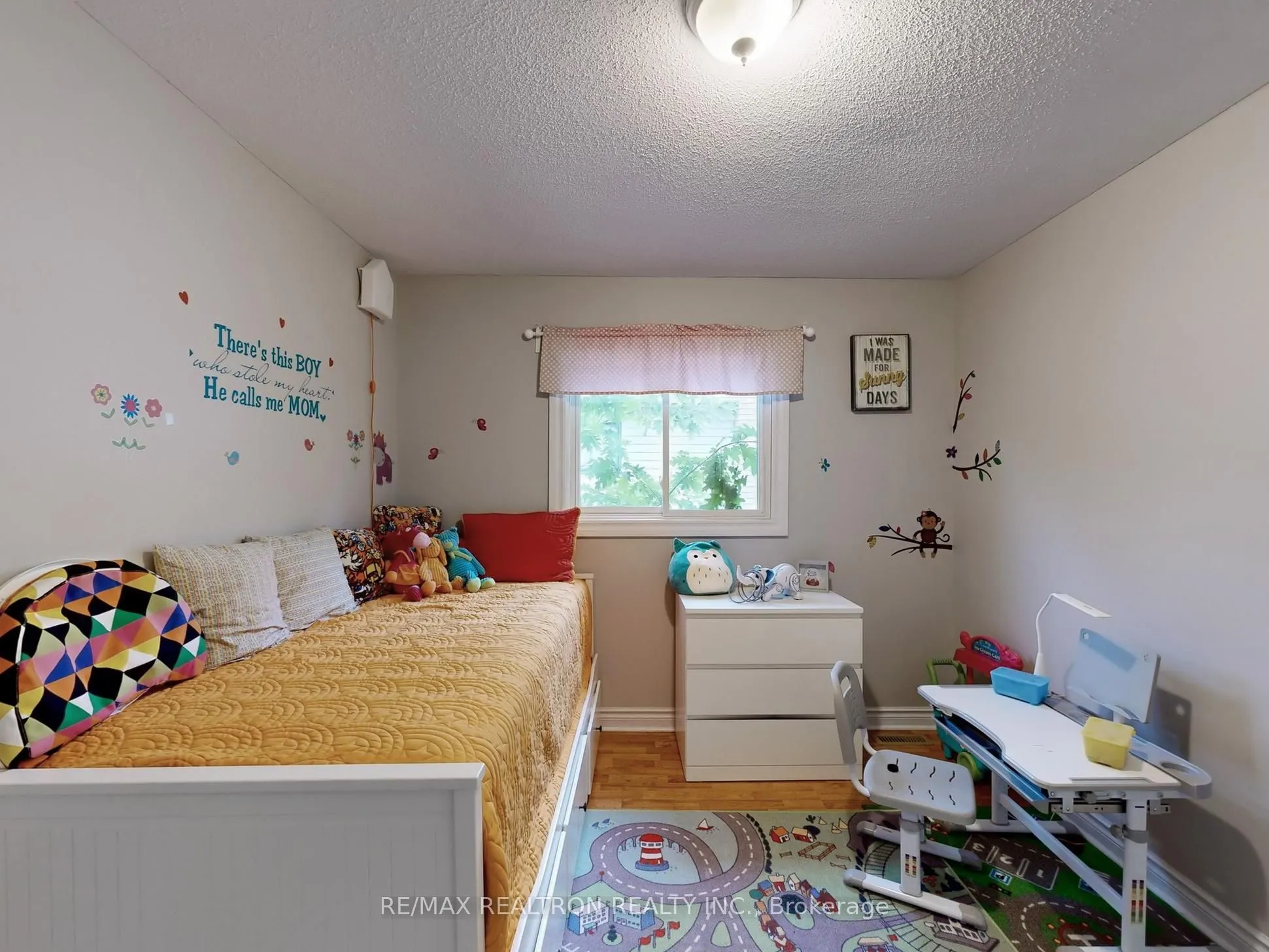 27 Moore Place, #Main & 2nd Flr