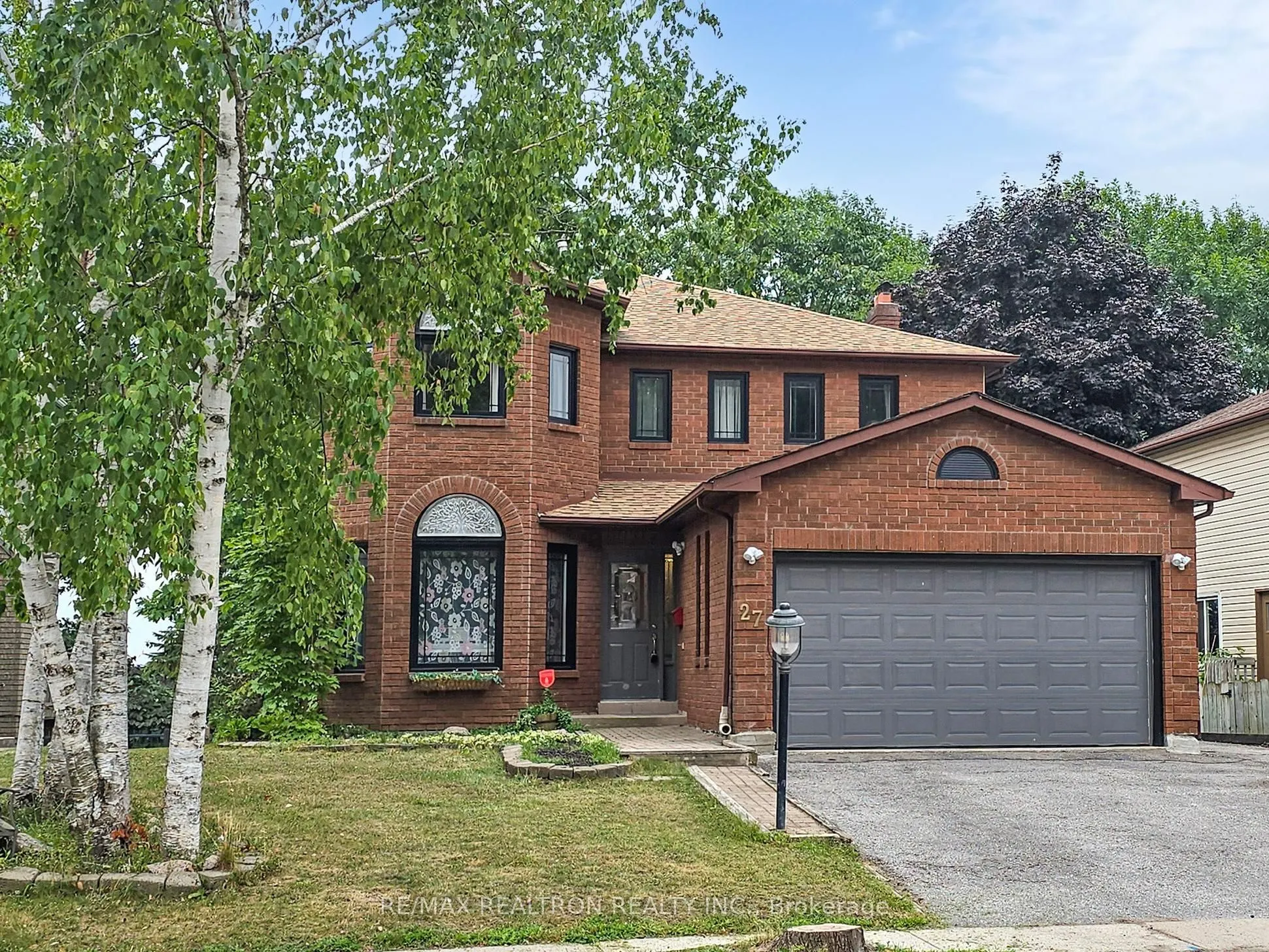 27 Moore Place, #Main & 2nd Flr