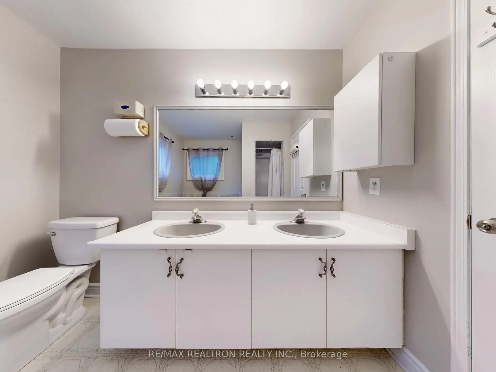 27 Moore Place, #Main & 2nd Flr