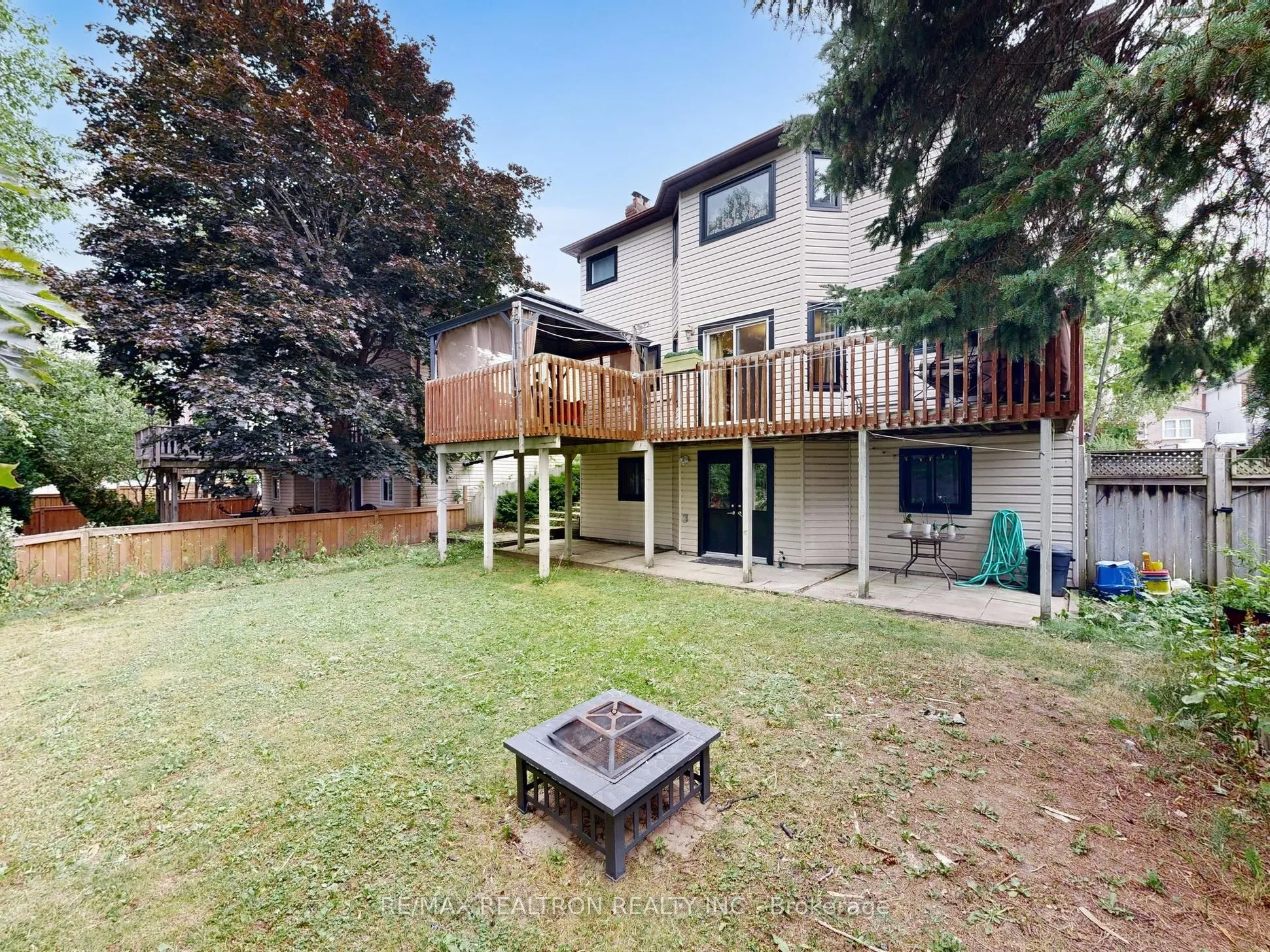 27 Moore Place, #Main & 2nd Flr